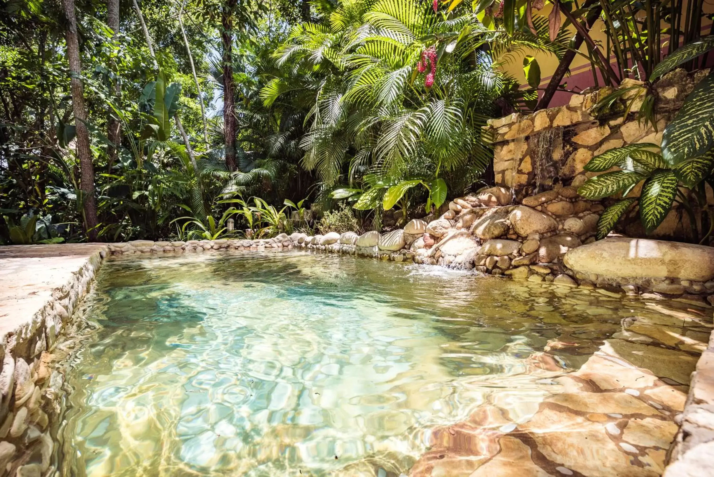 Swimming pool in Hotel Boutique Quinta Chanabnal