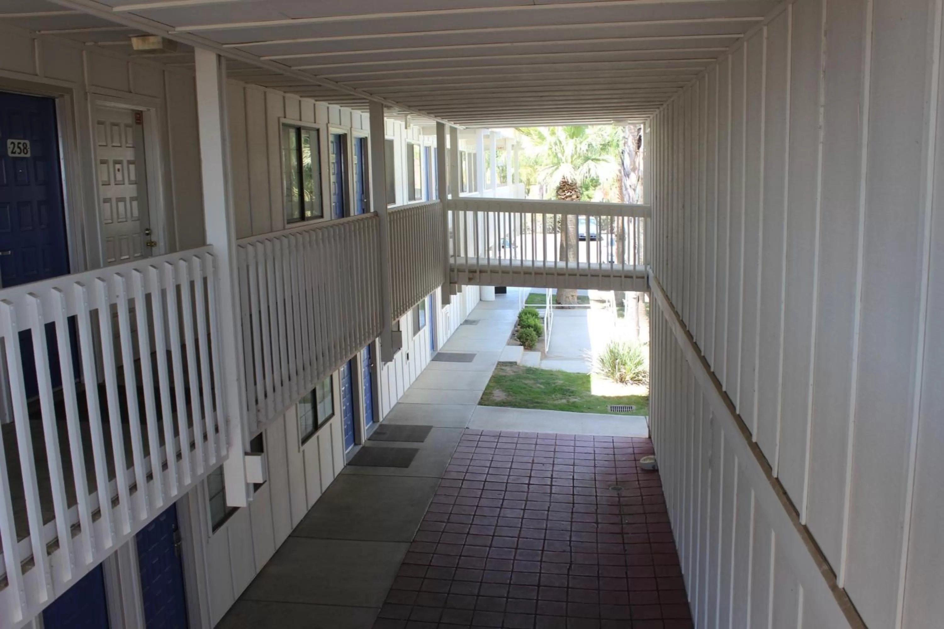 Property building in Motel 6-Coalinga, CA - East