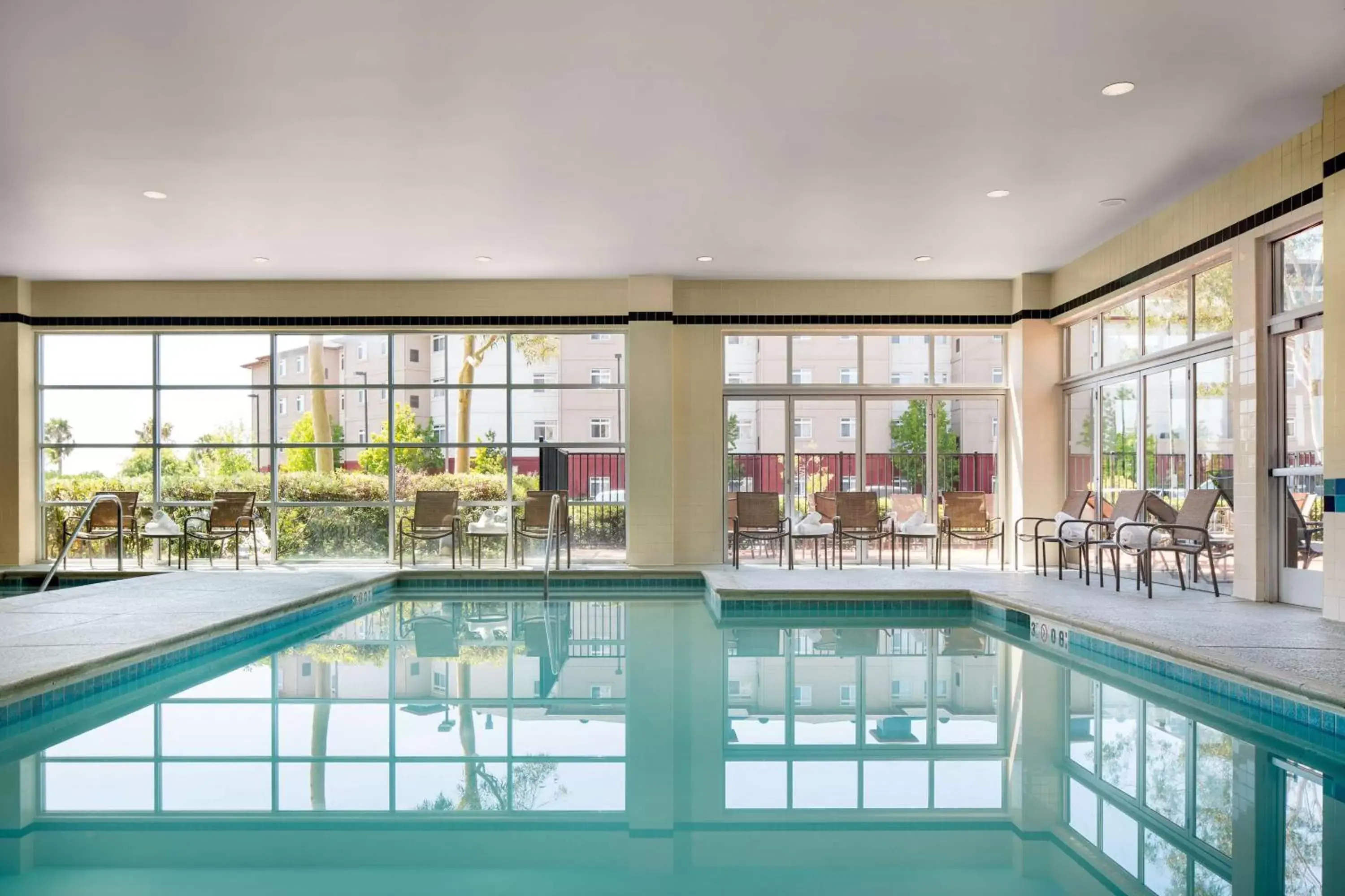 Pool view, Swimming Pool in DoubleTree by Hilton San Francisco Airport North Bayfront