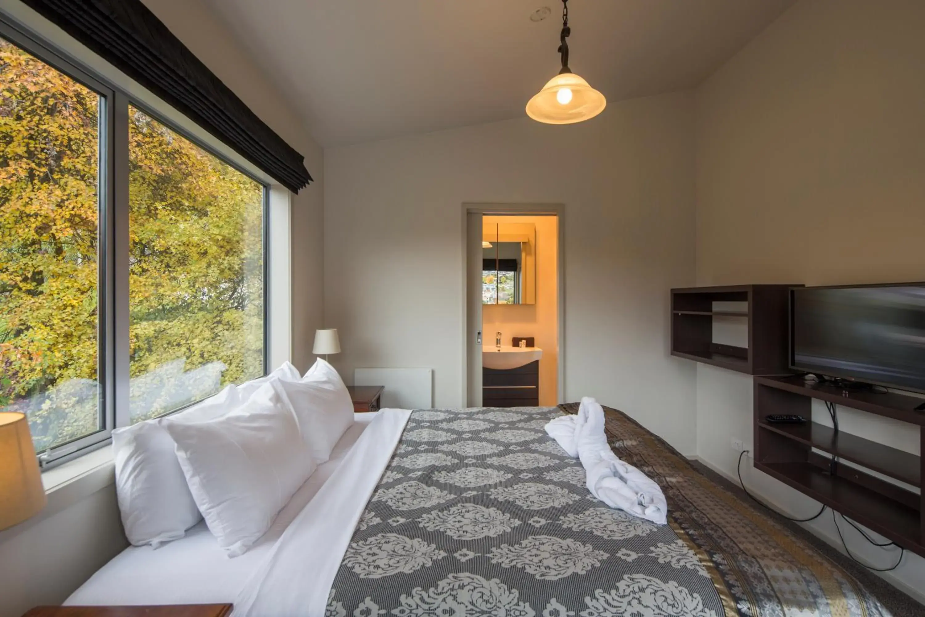 Bedroom, Bed in Pinewood Lodge