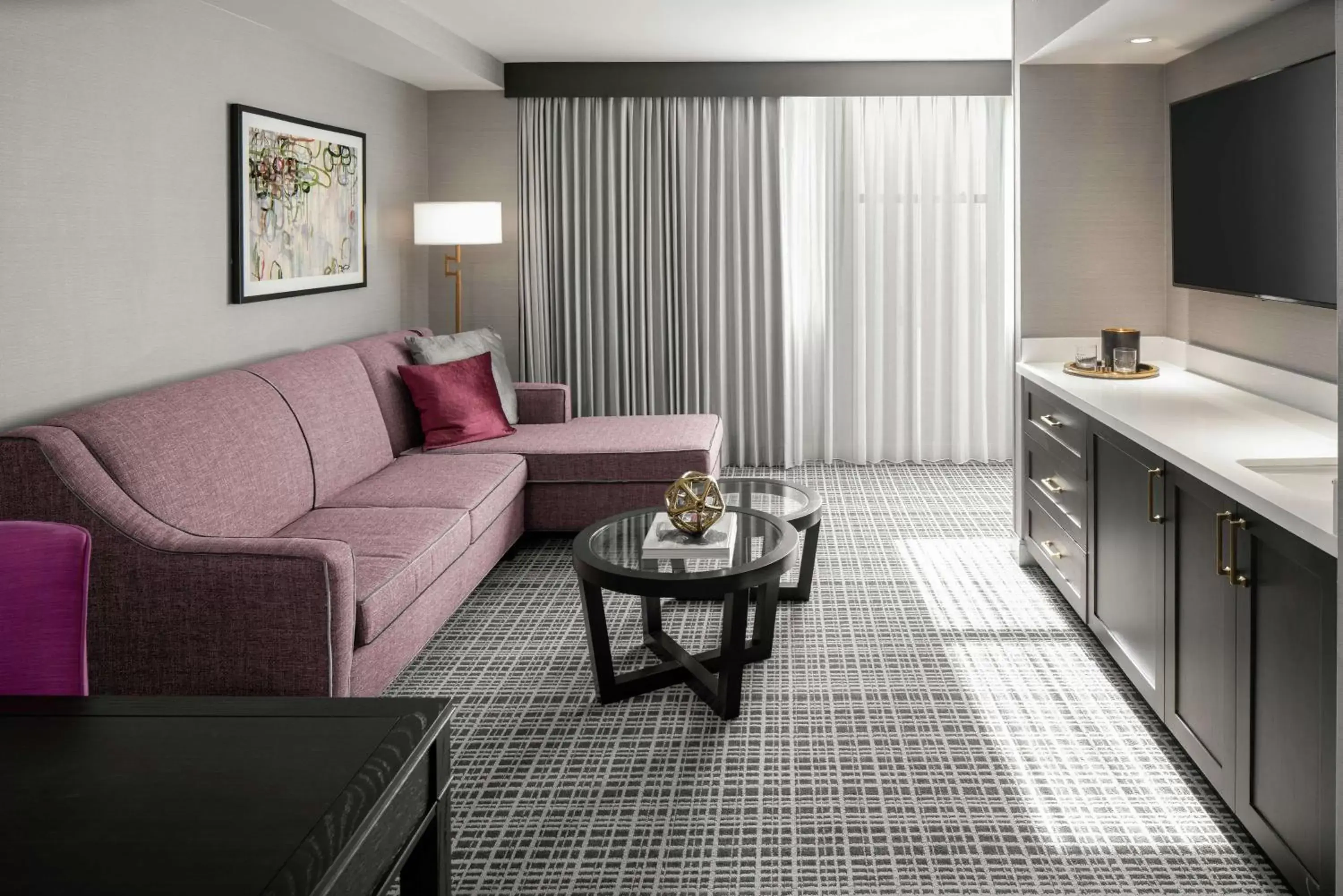 Living room, Seating Area in The Axis Moline Hotel, Tapestry Collection By Hilton