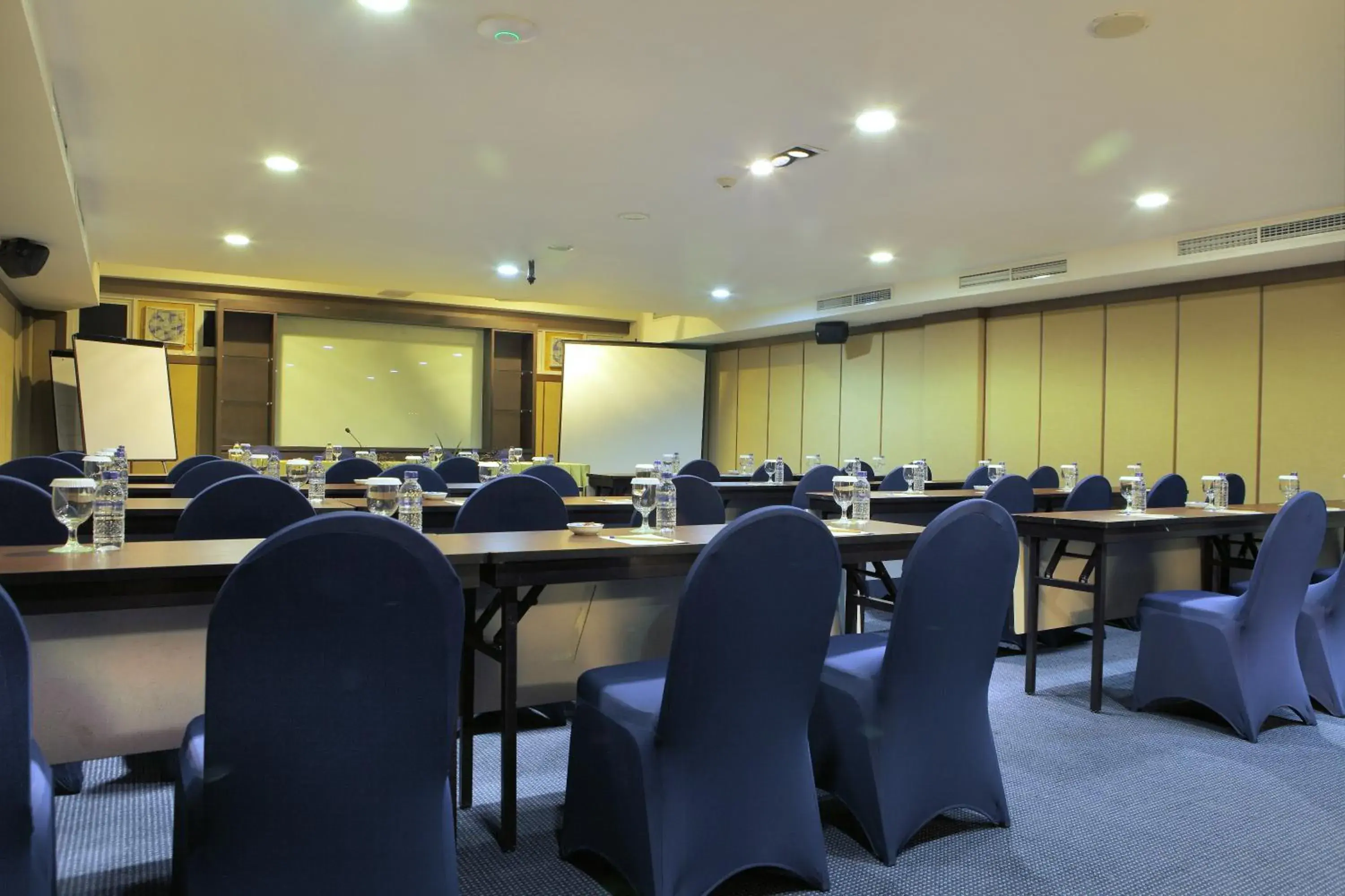 Banquet/Function facilities in Hotel On The Rock By Prasanthi