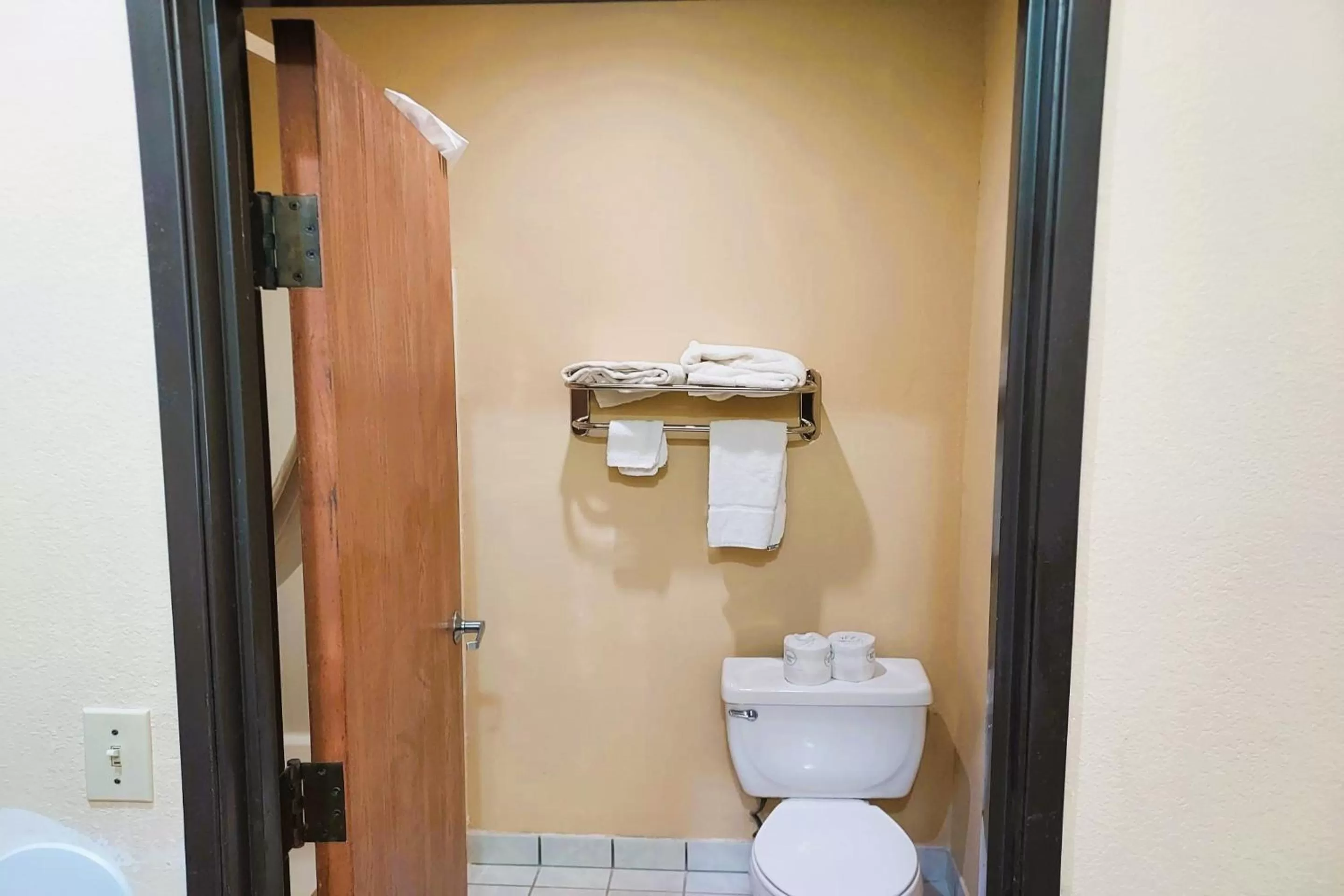 Bathroom in McPherson Inn By OYO, I-135