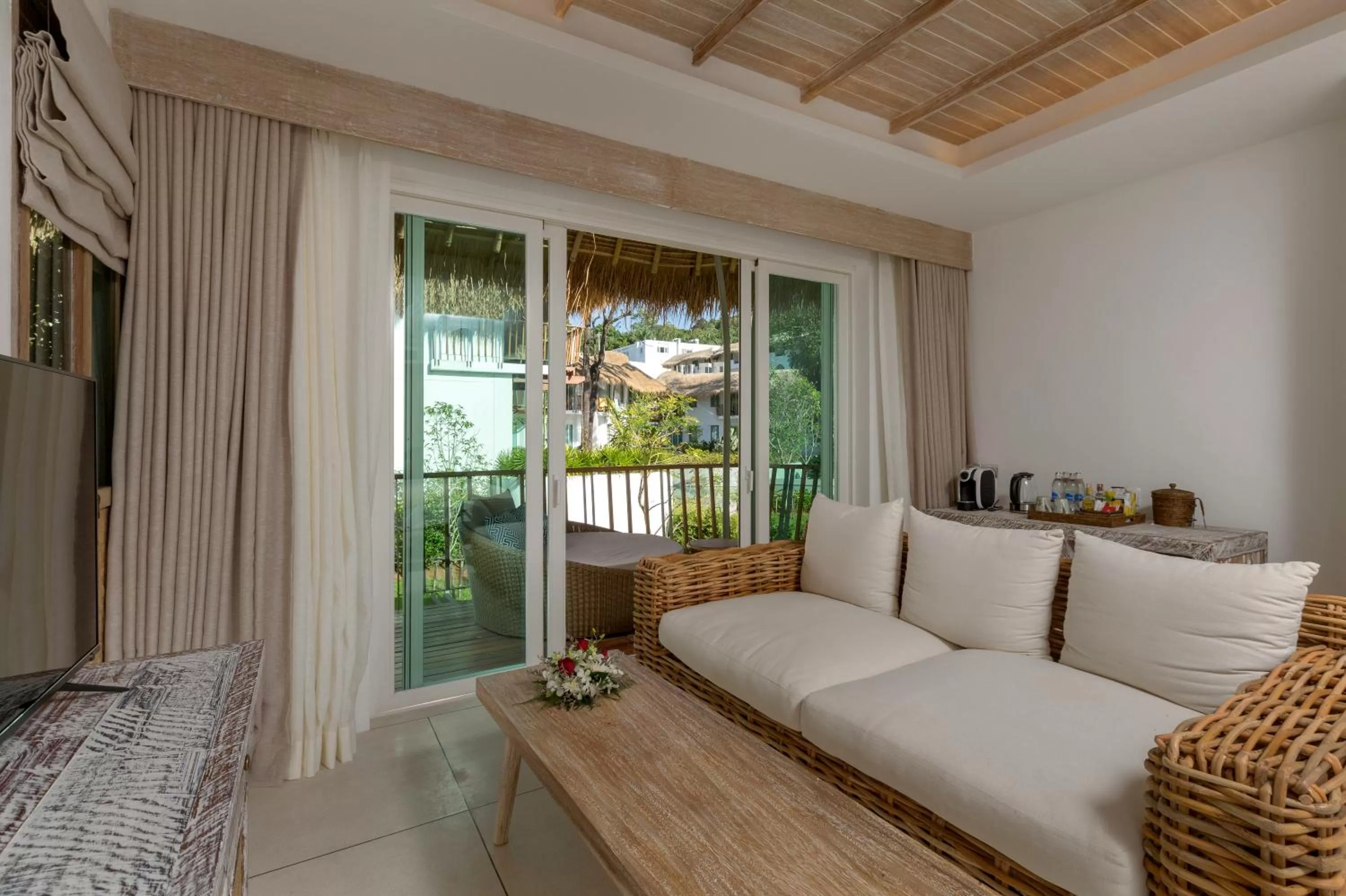 Seating area in Eden Beach Khao Lak Resort & Spa