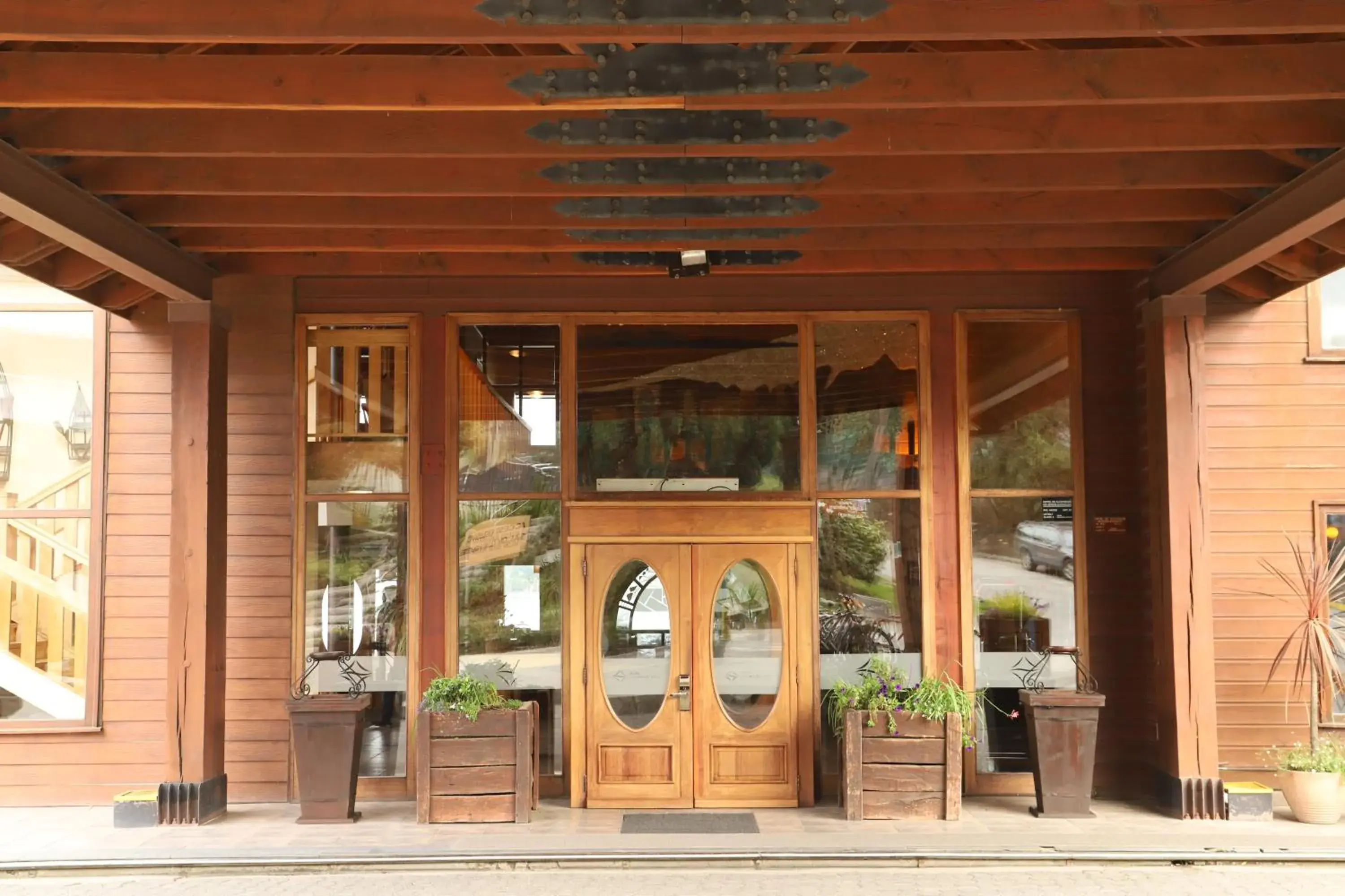 Facade/entrance in Hotel Cabaña Del Lago Puerto Varas