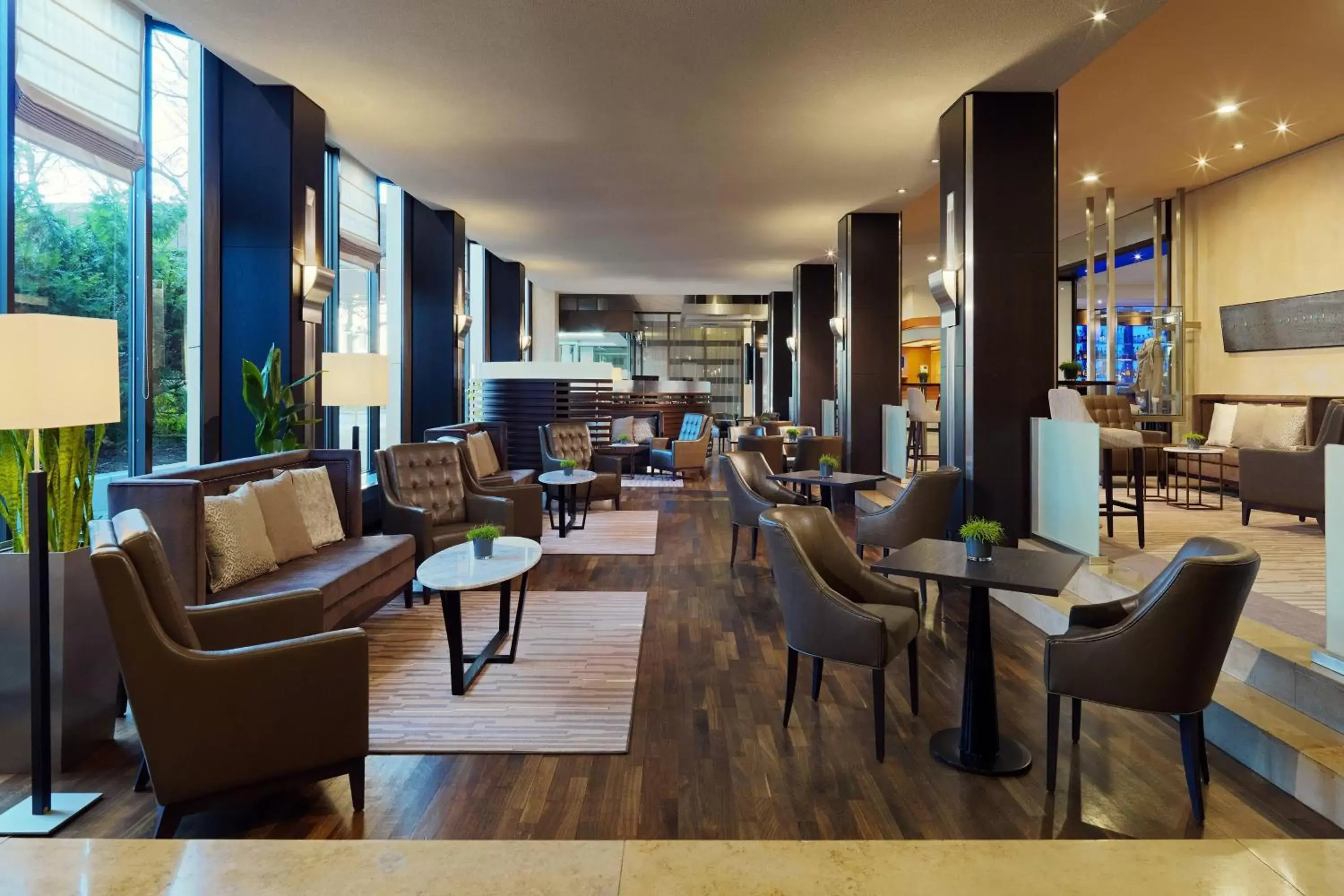 Lobby or reception, Lounge/Bar in Sheraton Essen Hotel