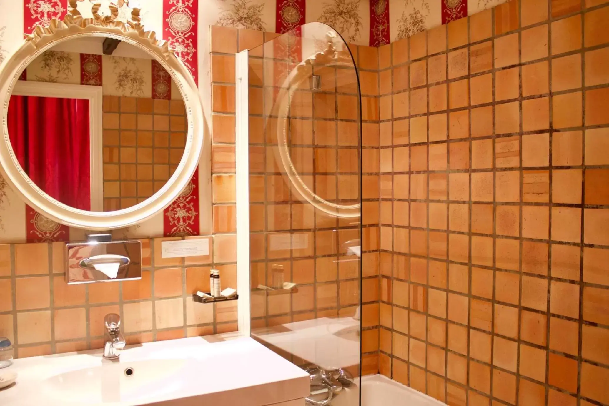 Other, Bathroom in Hotel de la Bretonnerie