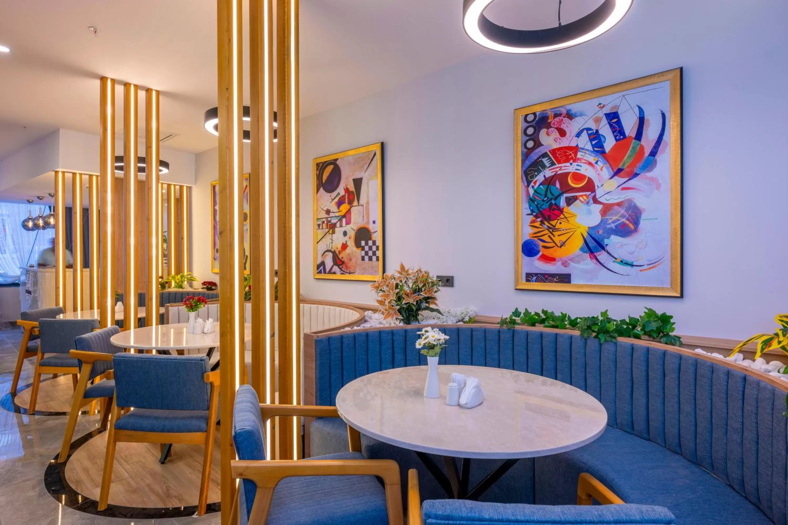 Restaurant/places to eat in DIAMOND Luxury Hotel