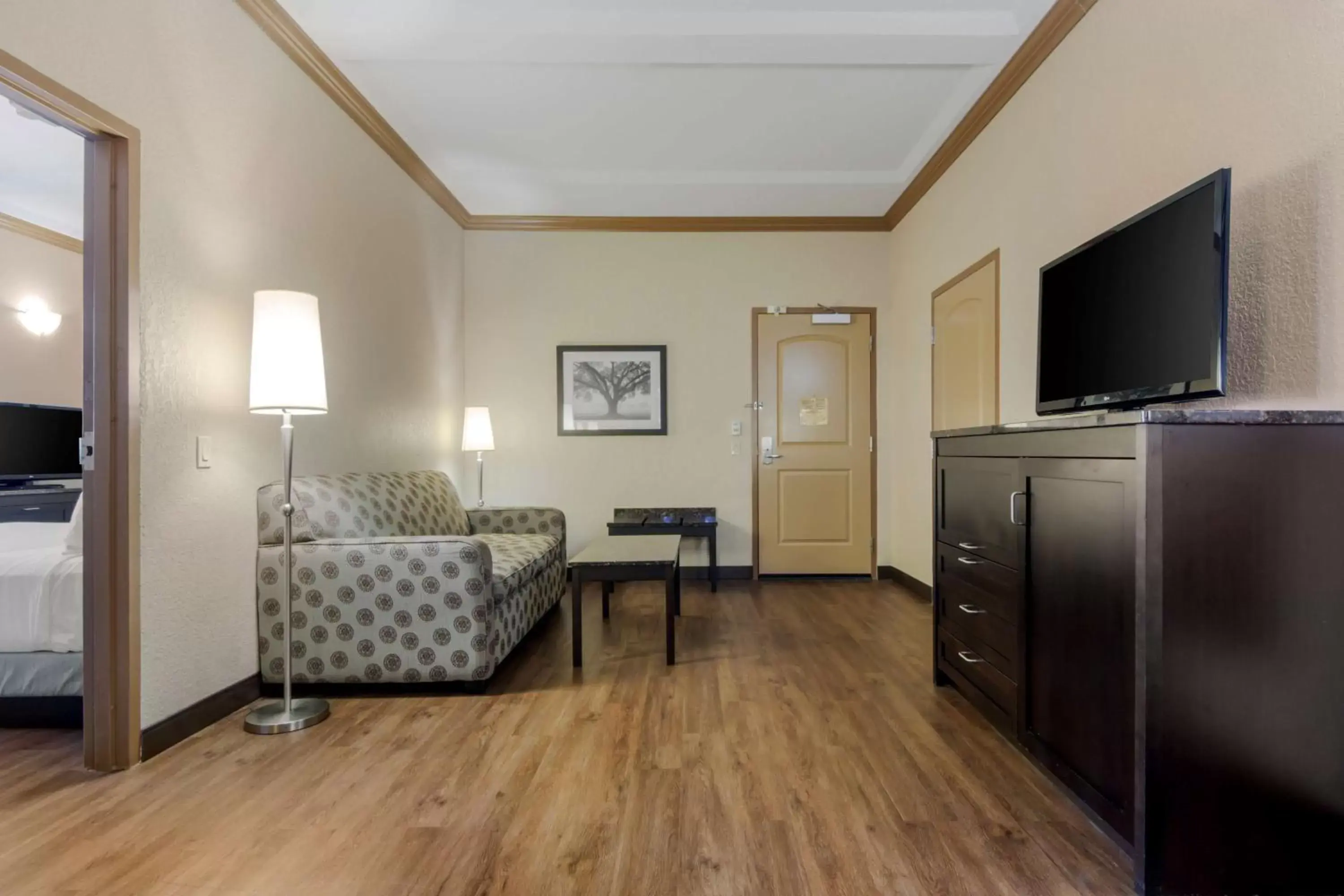 Photo of the whole room, TV/Entertainment Center in Best Western Plus Kamloops Hotel