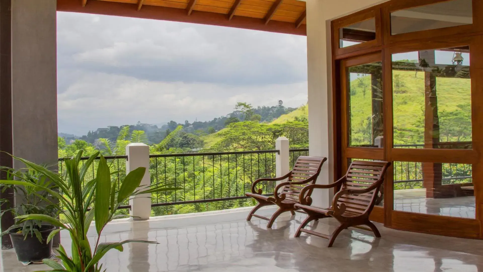 Seating area, Balcony/Terrace in Hanthana House