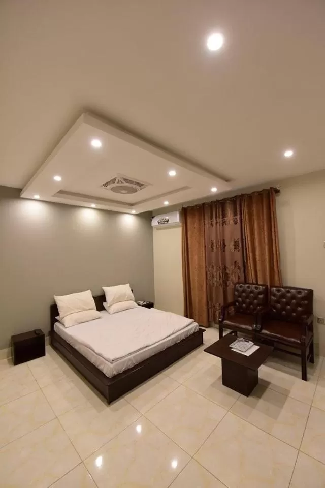 Photo of the whole room, Bed in Hotel La Orilla Muzaffarabad