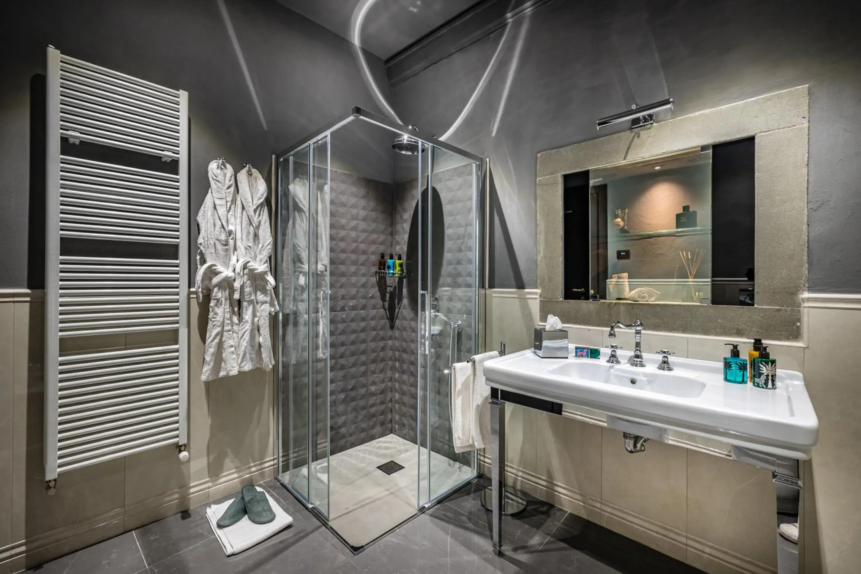 Shower, Bathroom in Palazzo Bianca Cappello Residenza d'Epoca