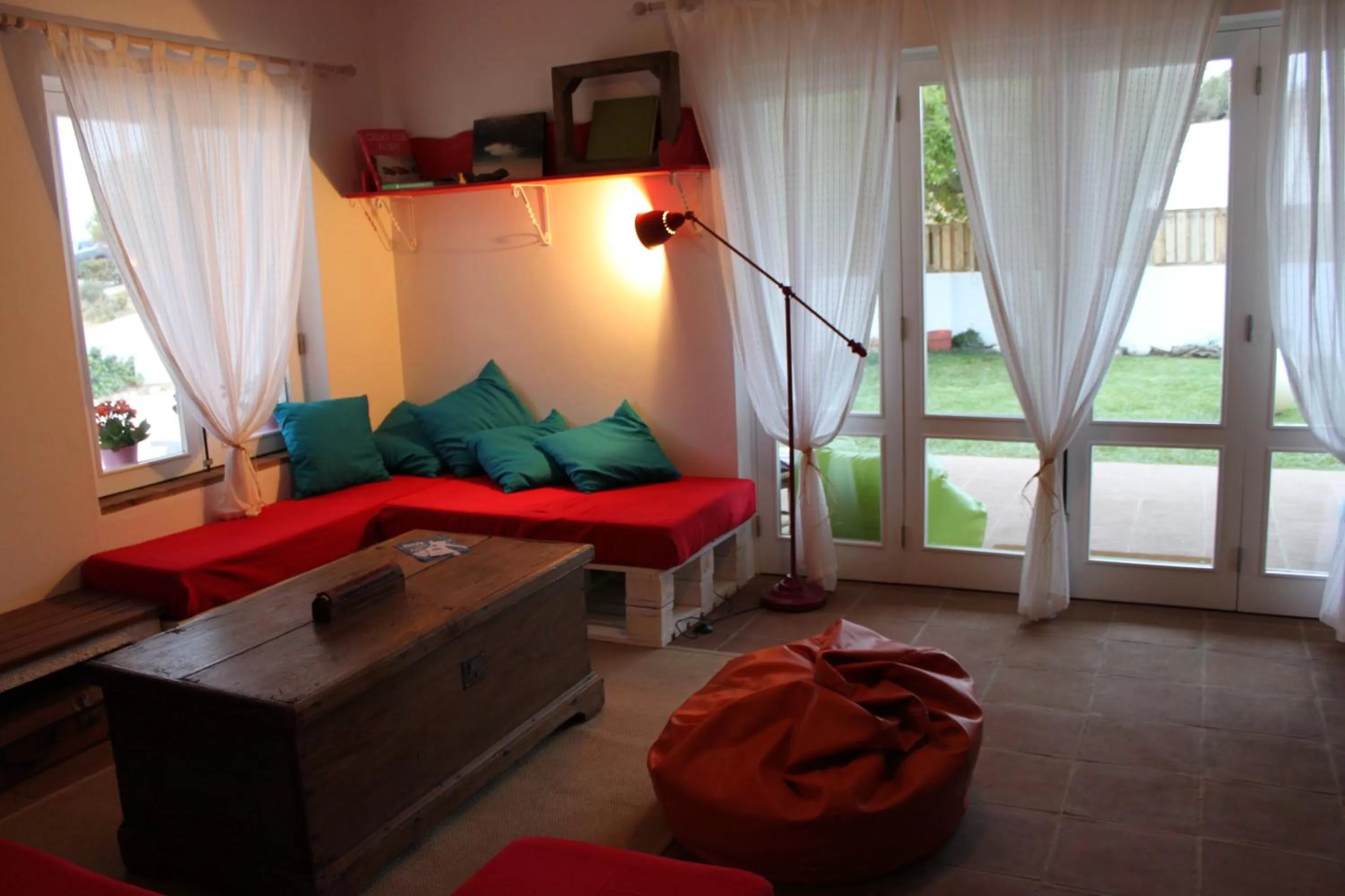 Seating area, Bed in PuraVida Divehouse