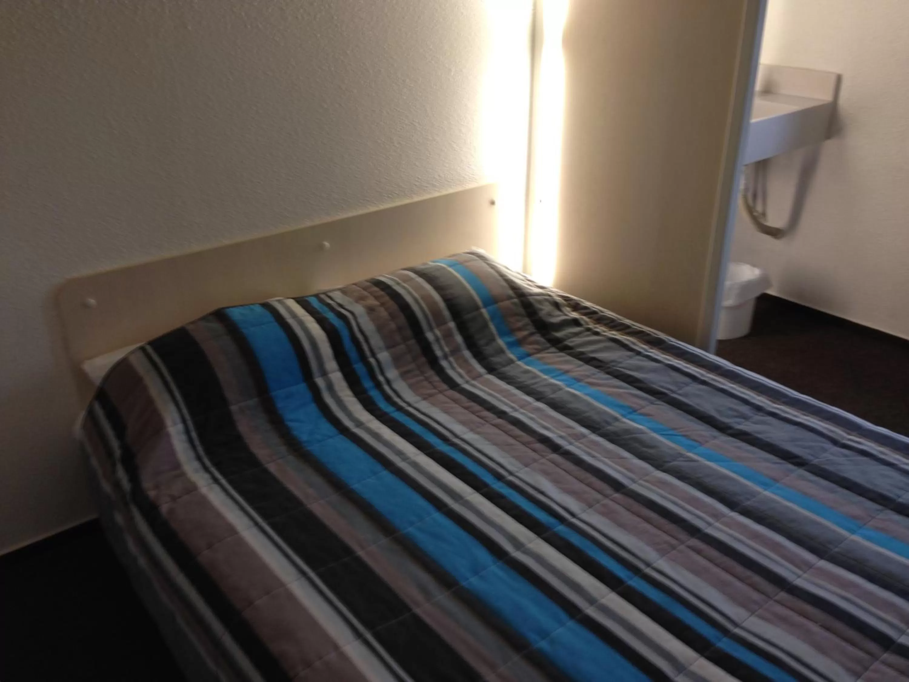 Bed in hotelF1 Saint Etienne Est La Grand Croix