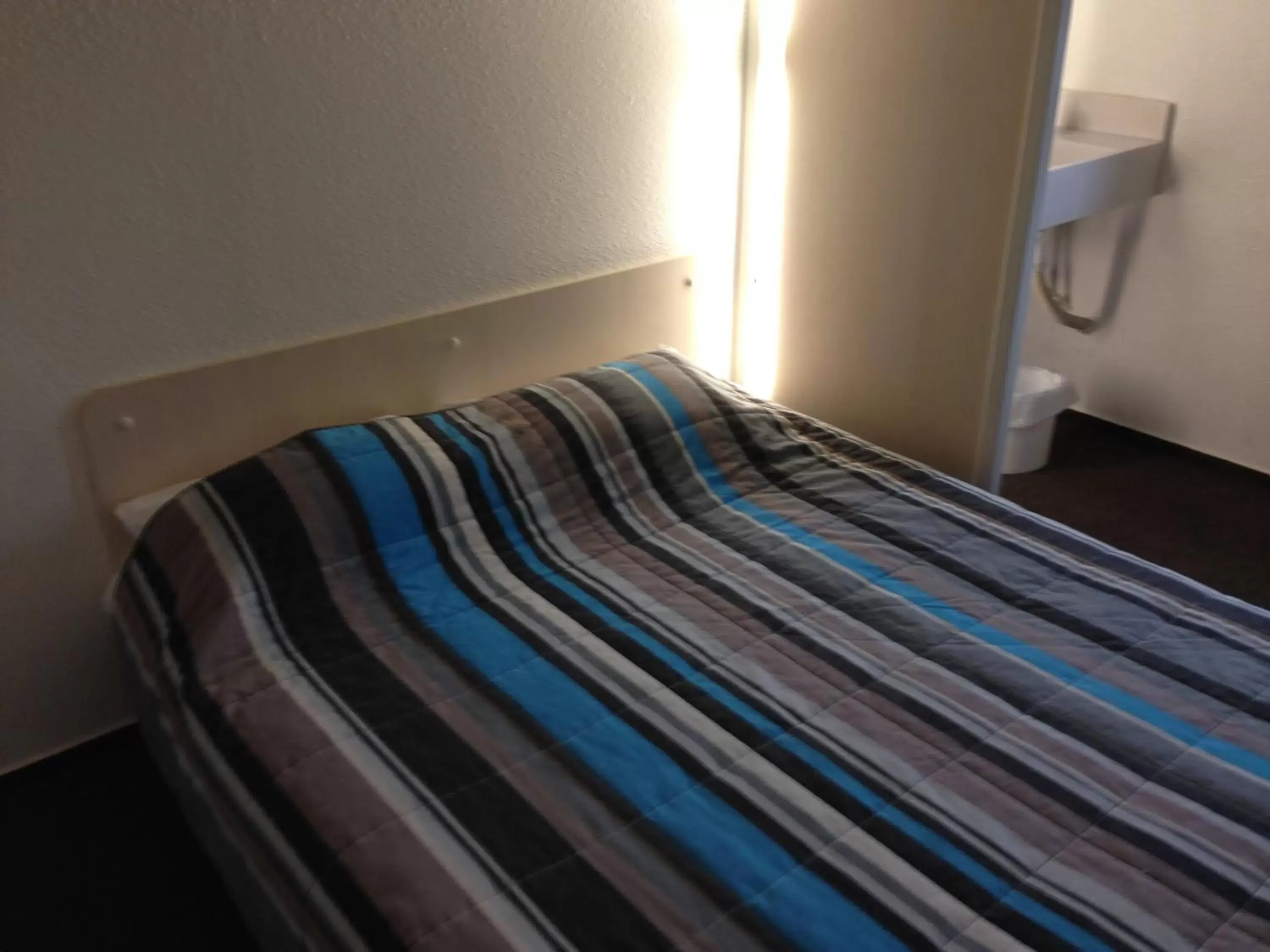 Bed in hotelF1 Saint Etienne Est La Grand Croix