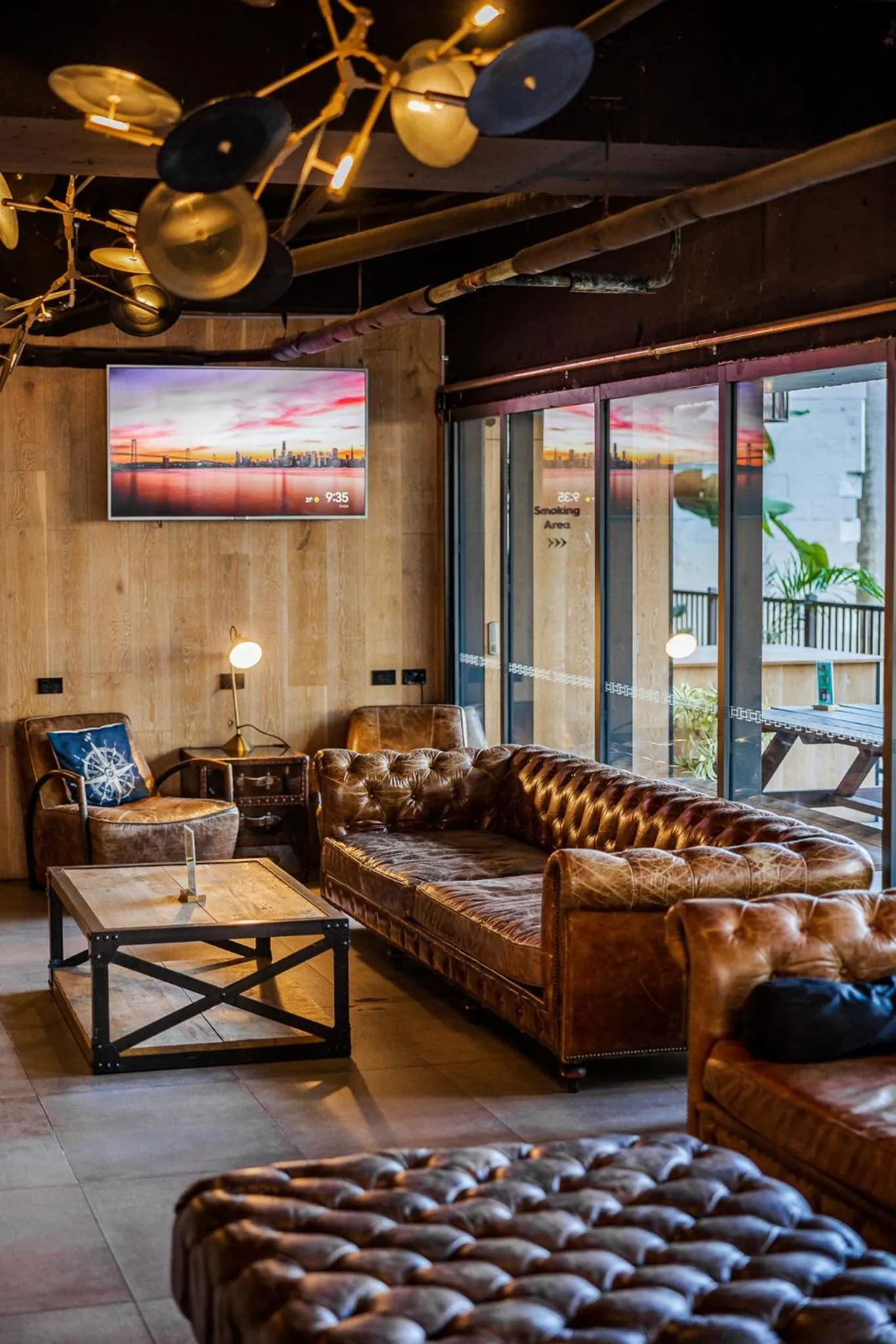 Property building in Bunk Surfers Paradise International Backpacker Hostel