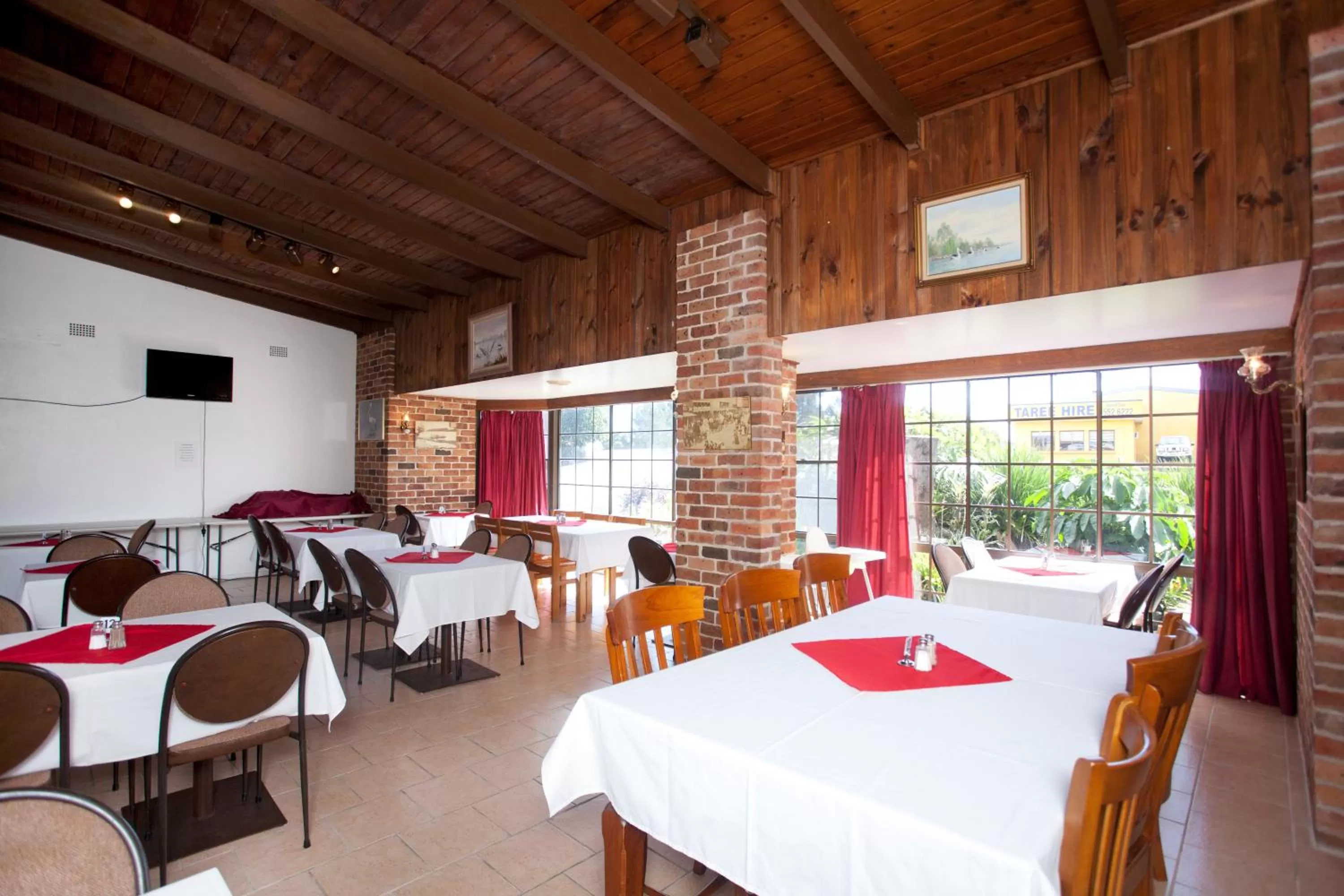 Restaurant/places to eat in Riverview Motor Inn