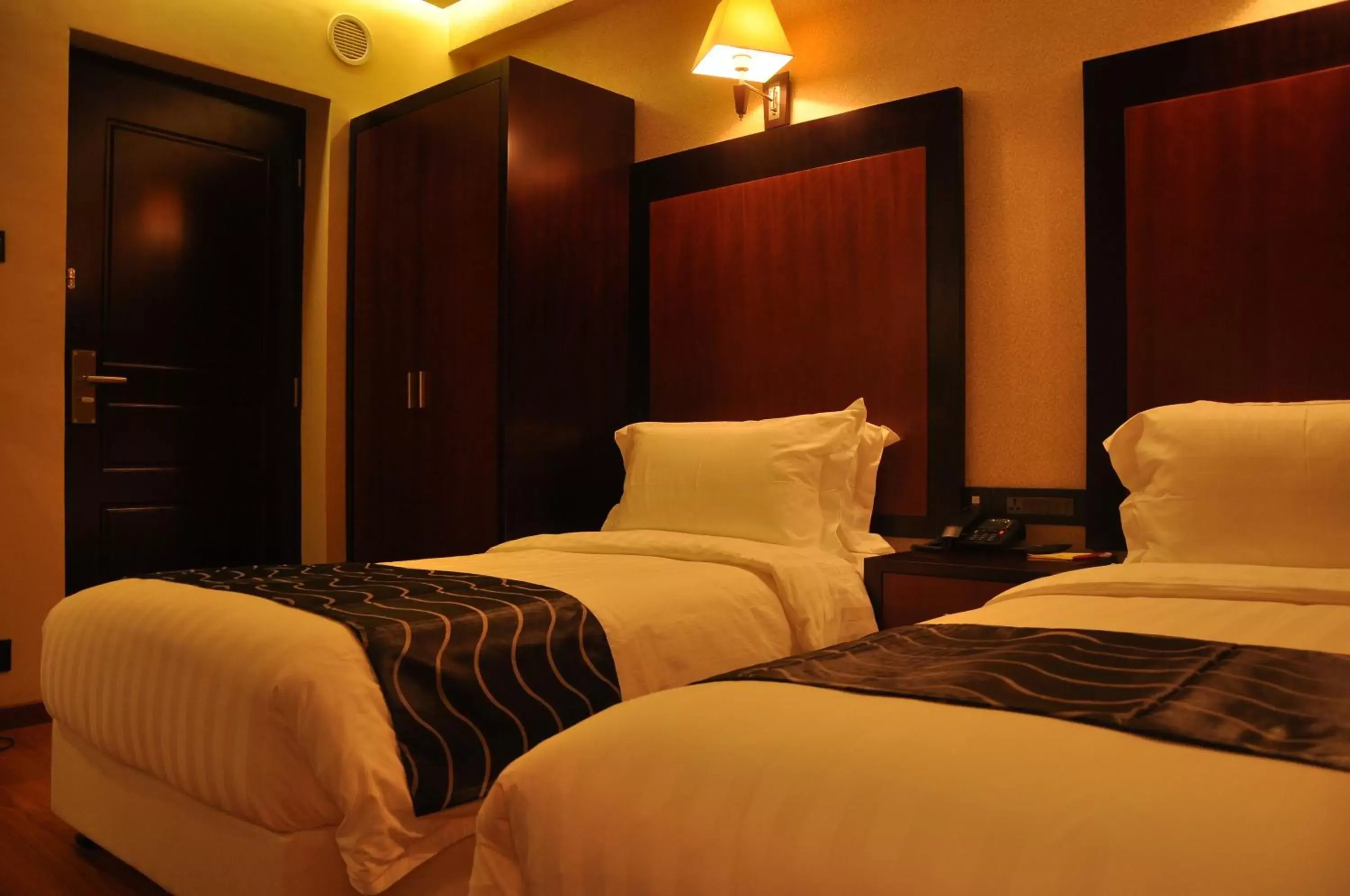 Bed in Park Avenue Hotel (Near US Consulate & Sankara Nethralaya Hospital)