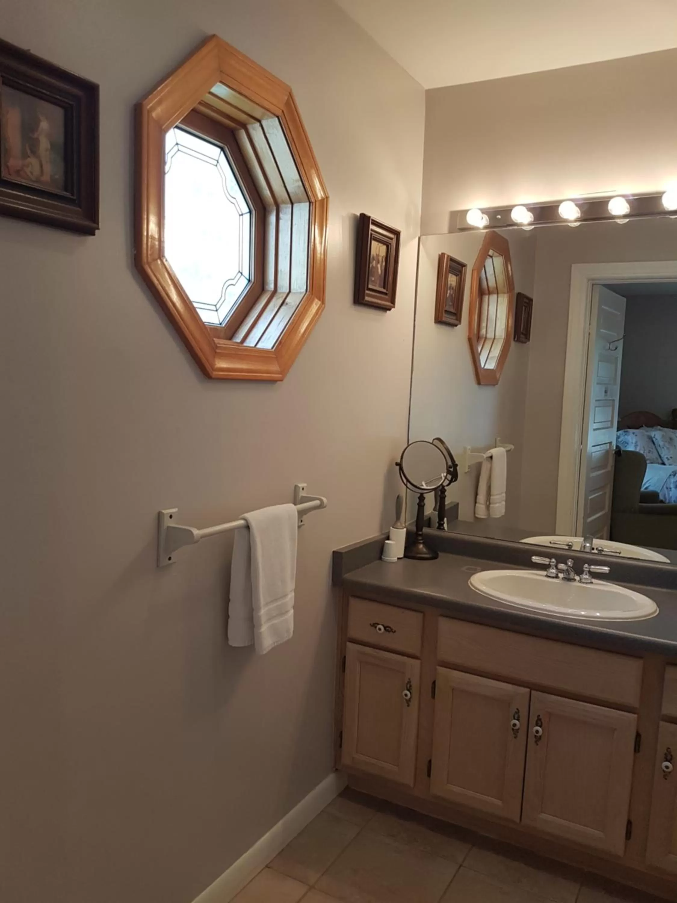 Bathroom in Ye Olde Walkerville Bed & Breakfast