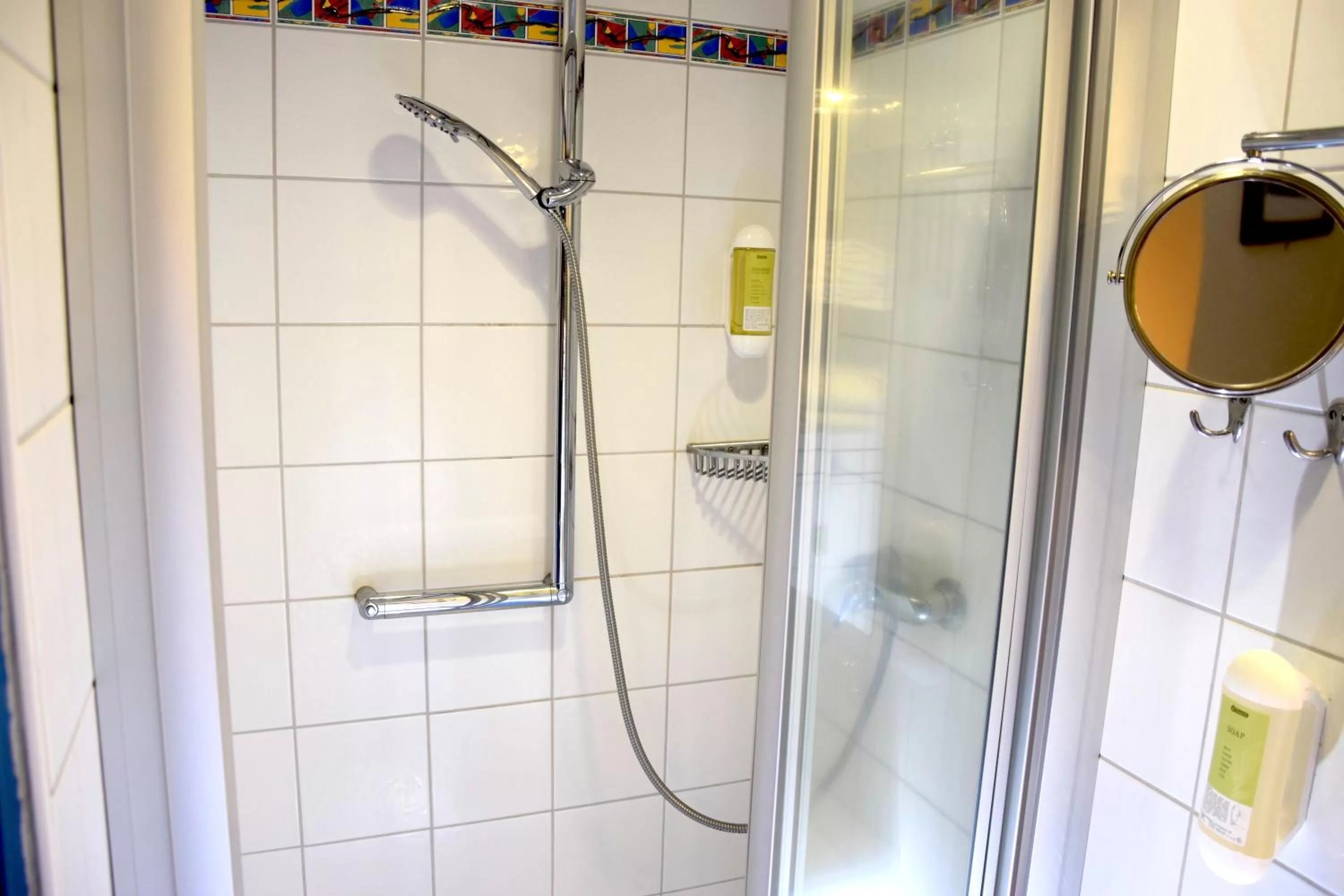 Shower in Rathskeller Weitra