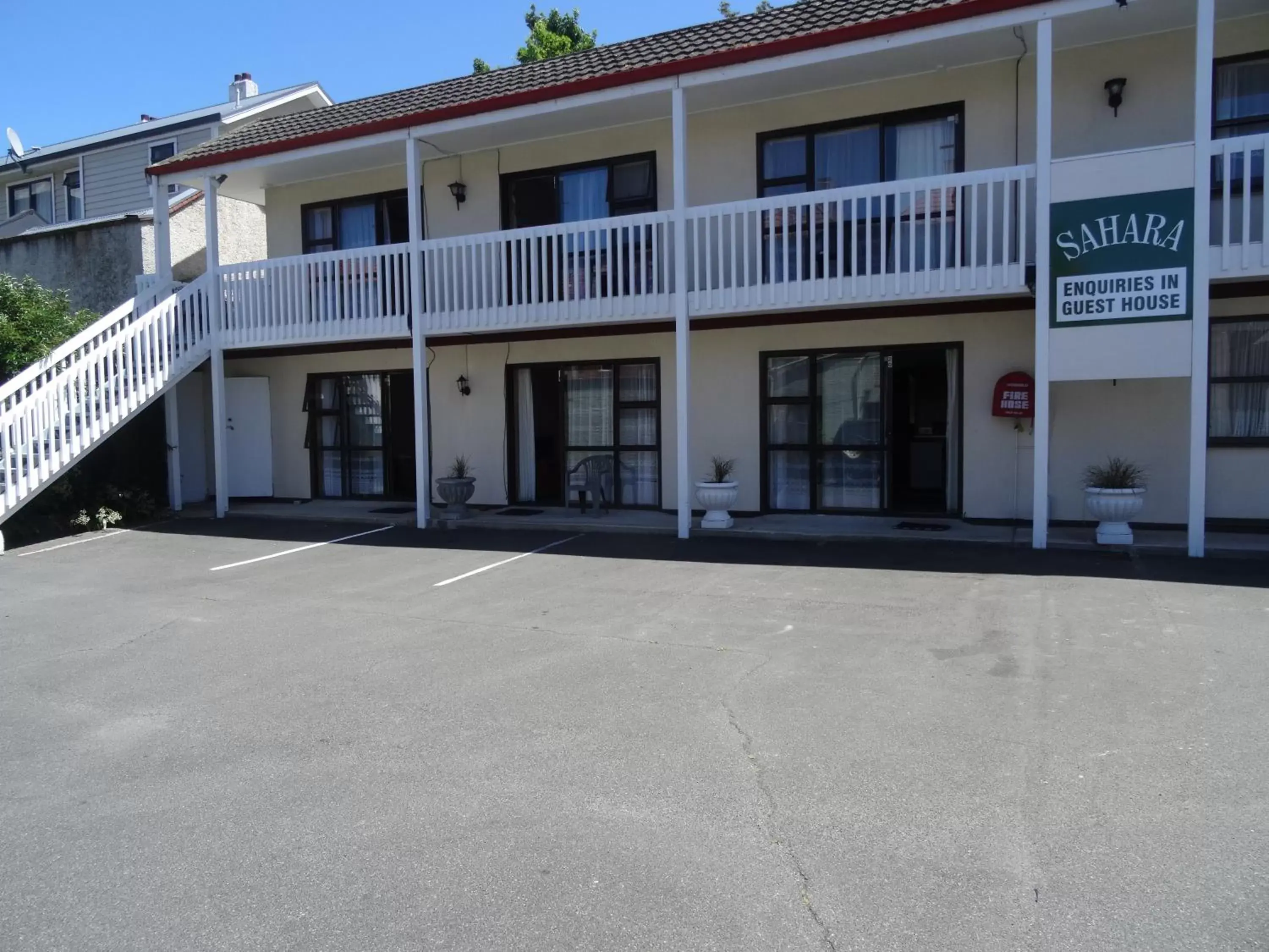 Facade/entrance, Property Building in Sahara Motels