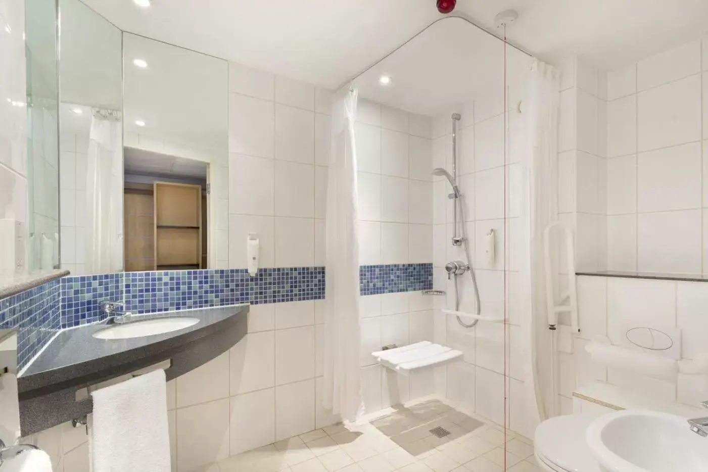 Bathroom in Holiday Inn Express Royal Docks, an IHG Hotel