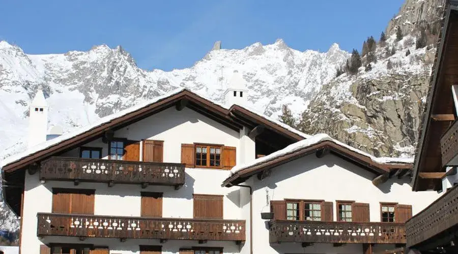 Property building, Winter in Hotel Del Viale