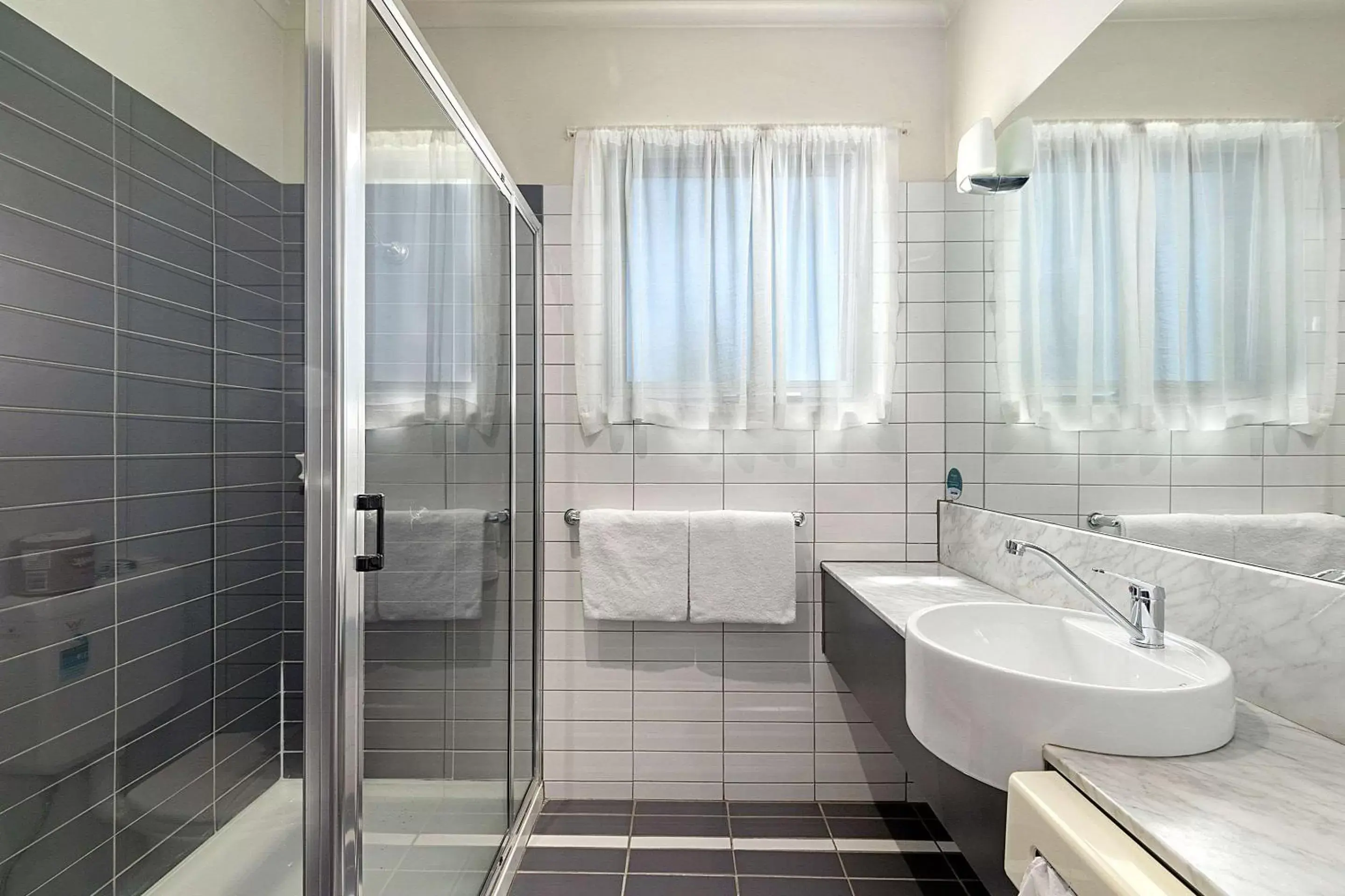 Bathroom in Quality Hotel Mildura Grand