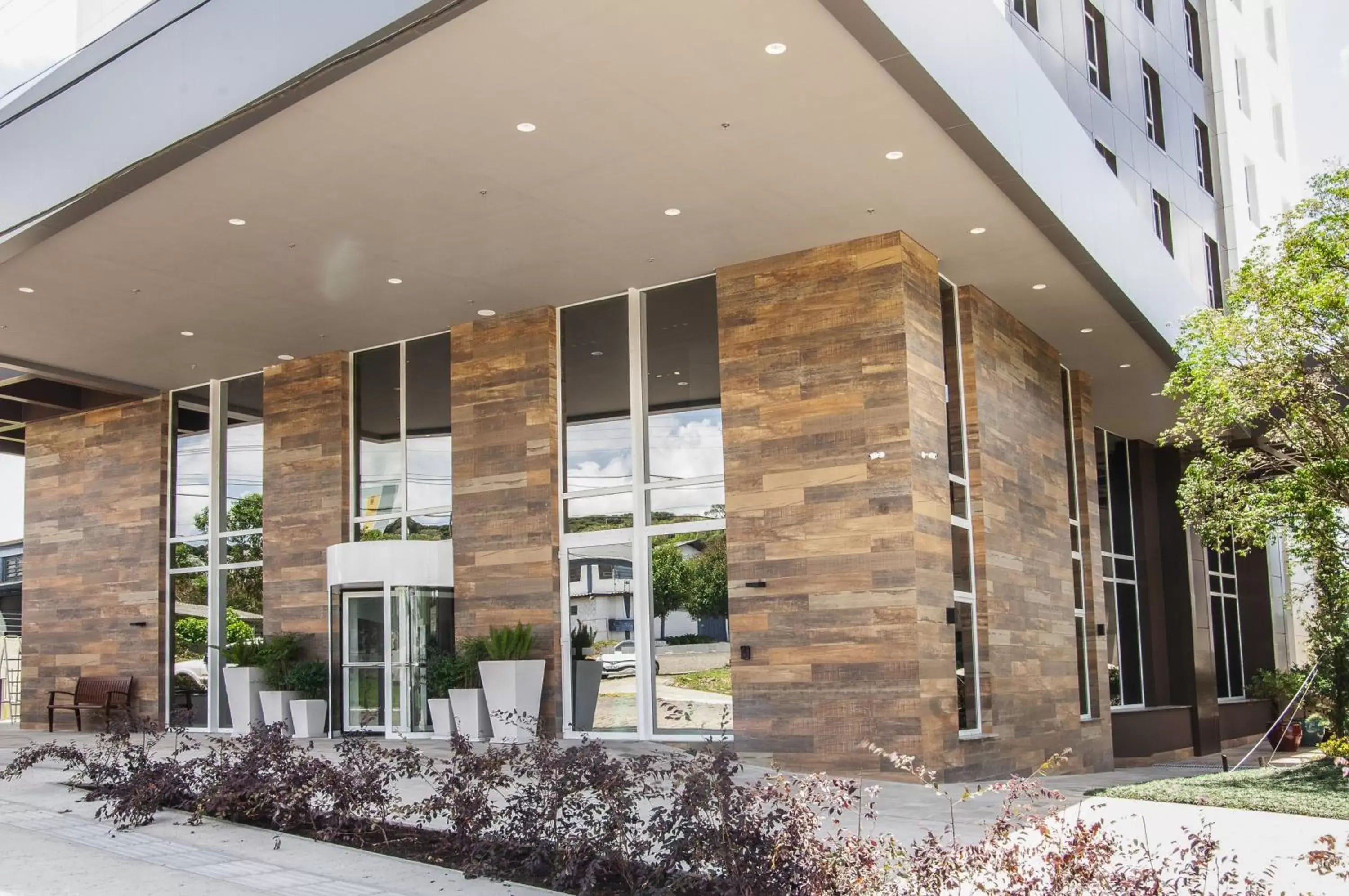 Property building in Holiday Inn Express - Farroupilha, um Hotel IHG Property building in Holiday Inn Express - Farroupilha, um Hotel IHG