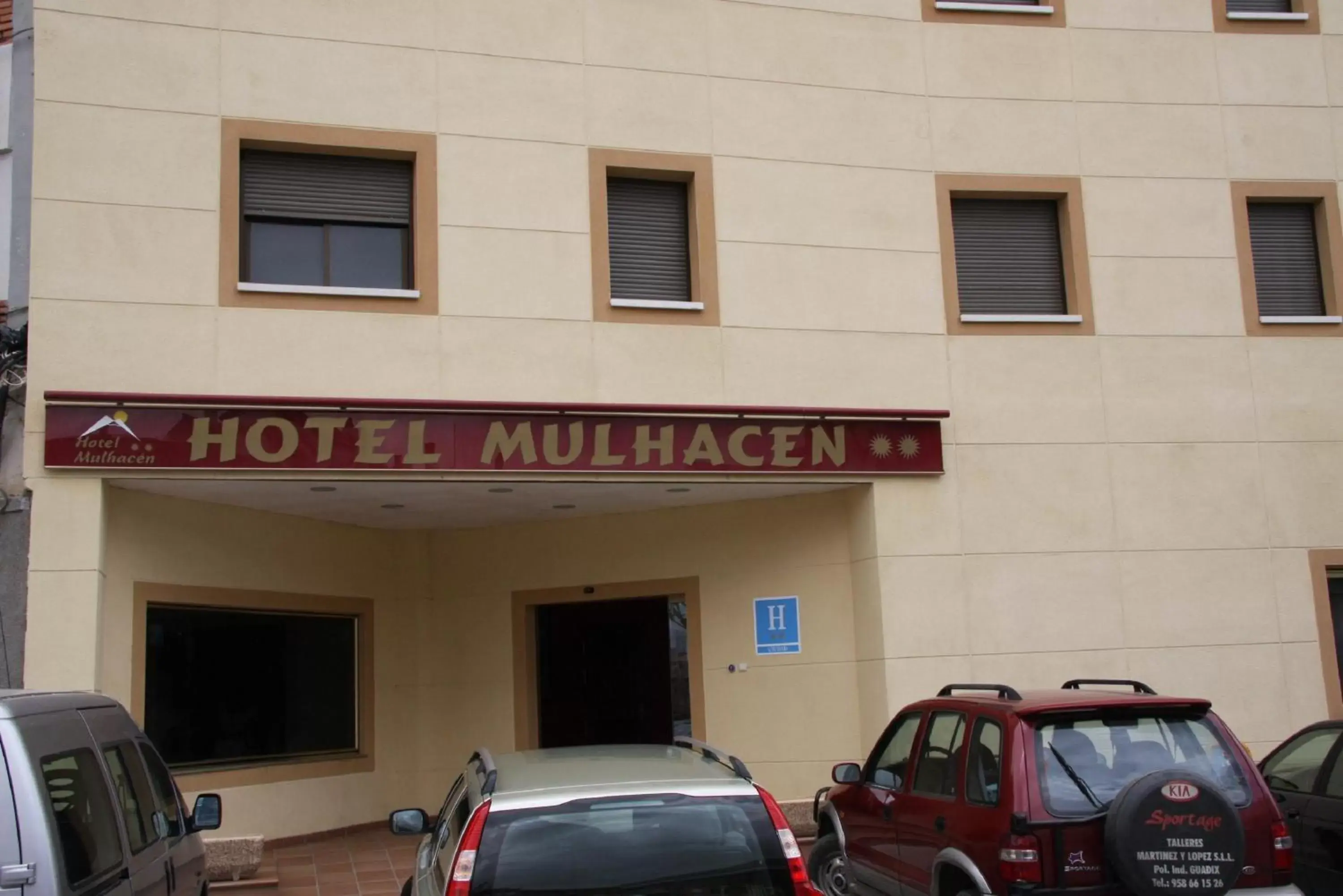 Facade/entrance, Property Building in Hotel Mulhacen