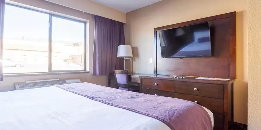 TV and multimedia, Bed in Red Garter Hotel & Casino by Red Lion Hotels