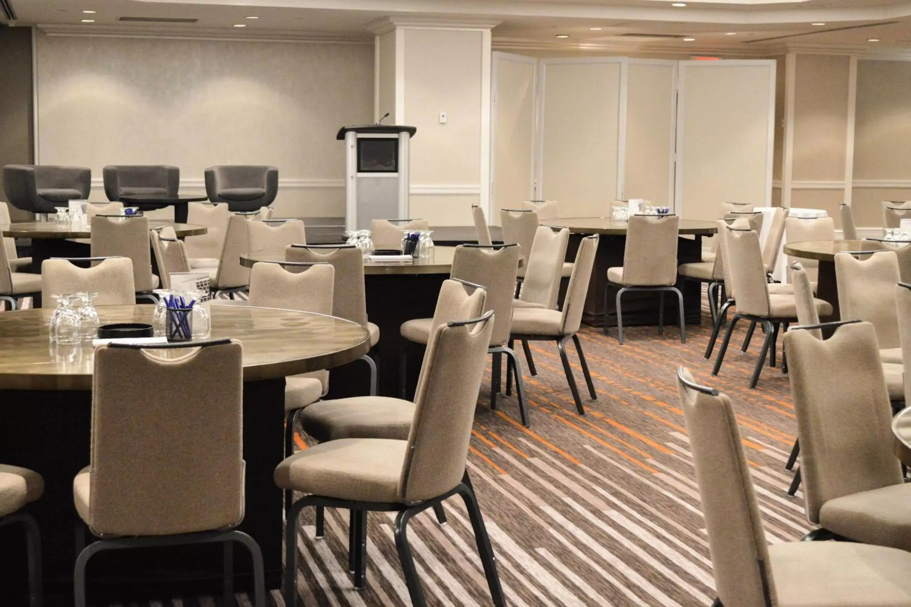 Meeting/conference room in Delta Hotels by Marriott Montreal