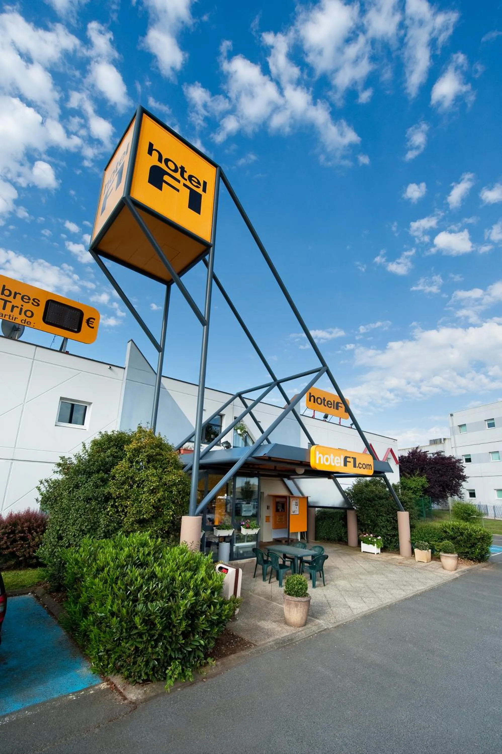 Facade/entrance in hotelF1 Evreux Sud