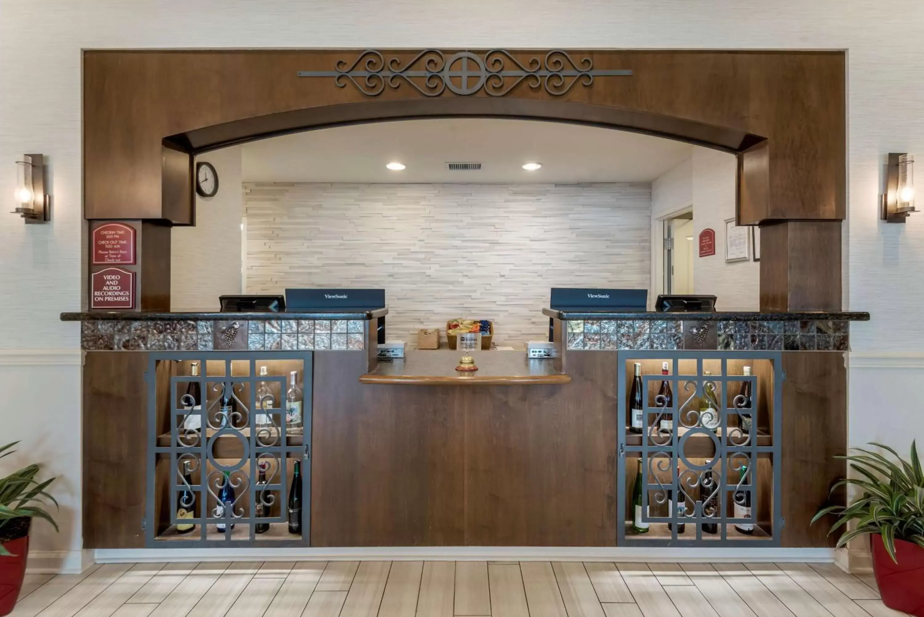 Lobby or reception in Best Western PLUS Vineyard Inn and Suites