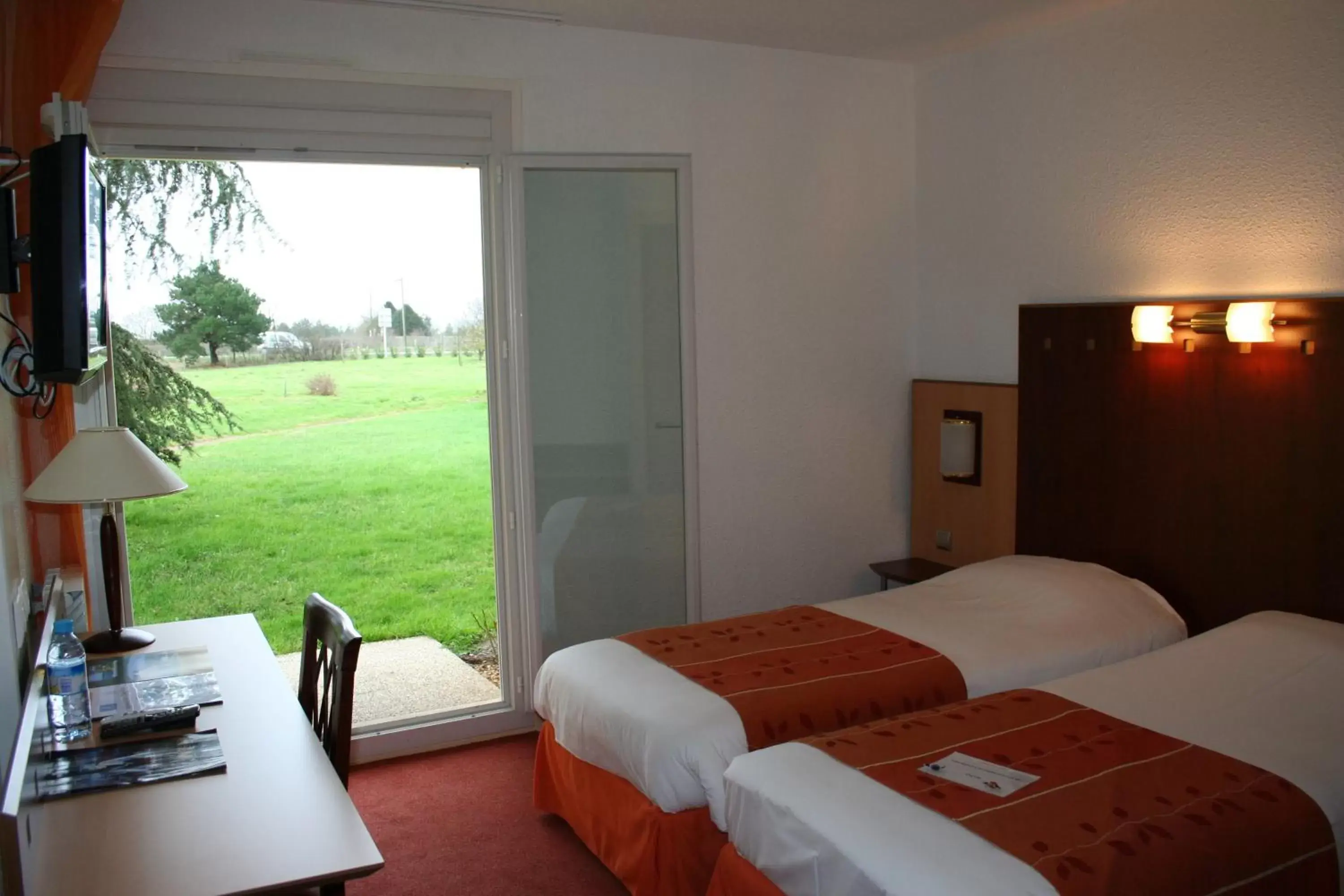 View (from property/room), Bed in Logis De La Loire