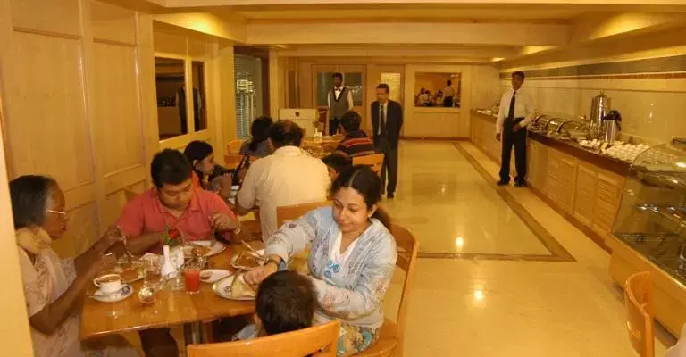 Restaurant/places to eat in Paradise Isle Beach Resort Restaurant/places to eat in Paradise Isle Beach Resort
