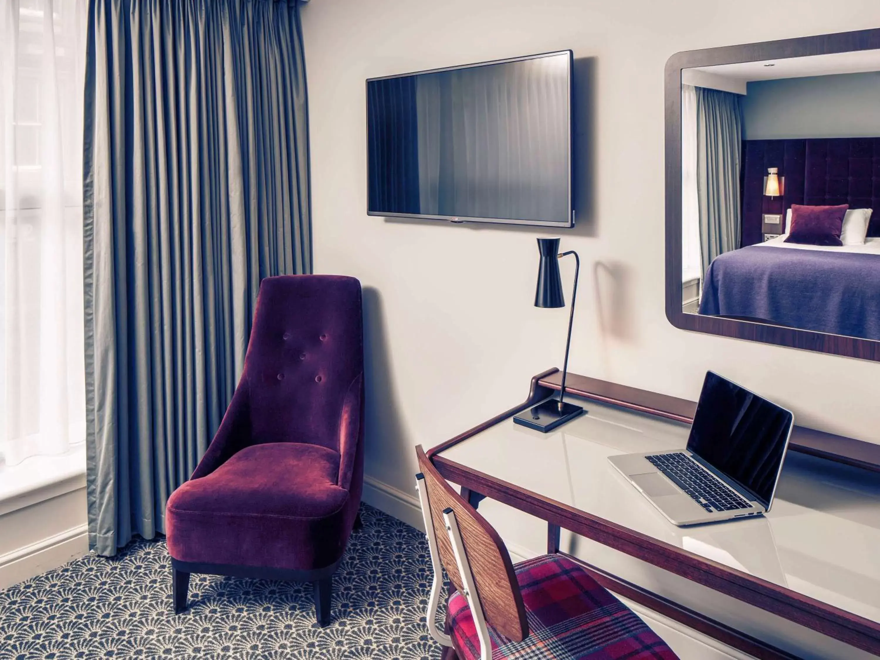 Photo of the whole room, TV/Entertainment Center in Mercure Inverness Hotel