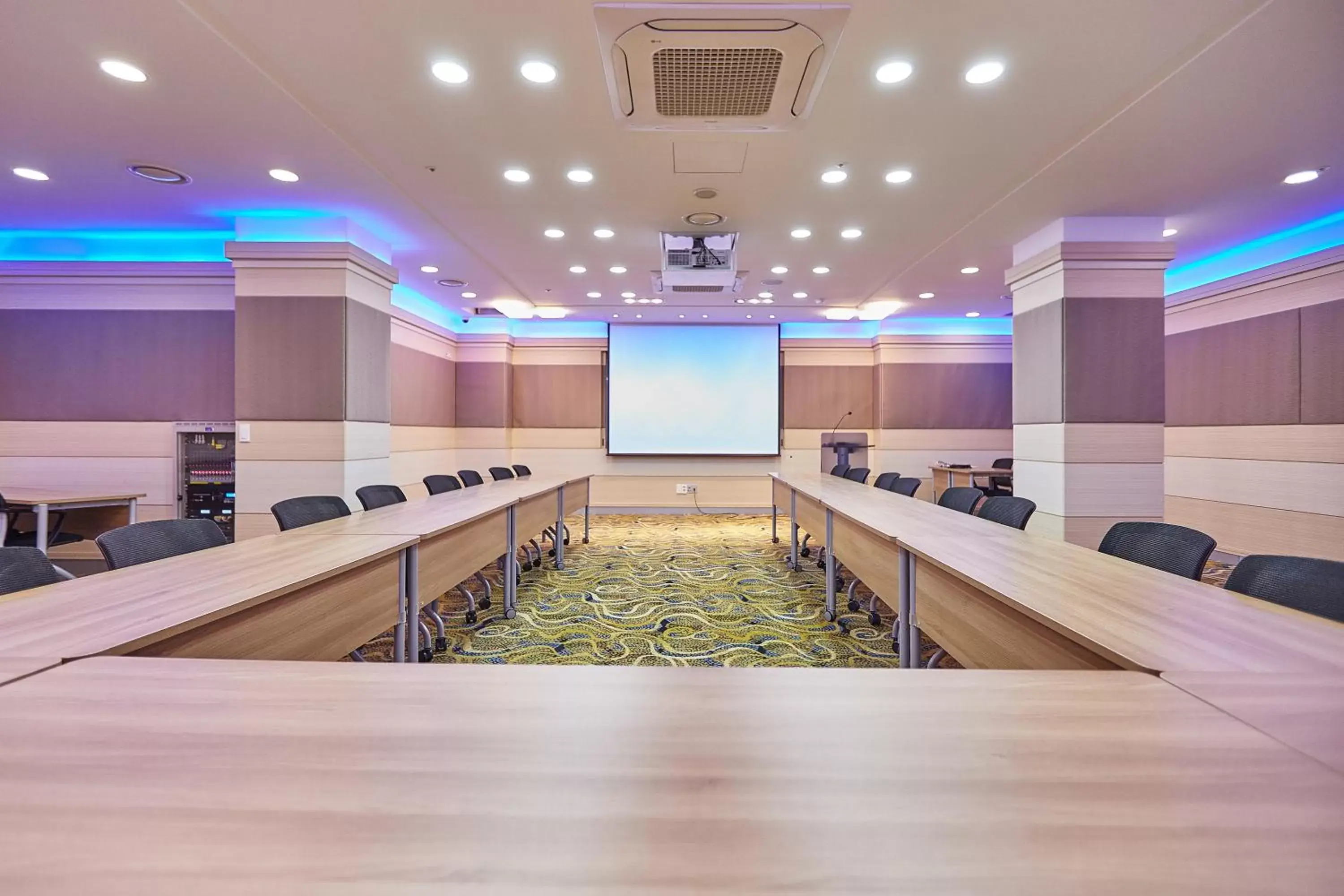 Meeting/conference room in Towerhill Hotel