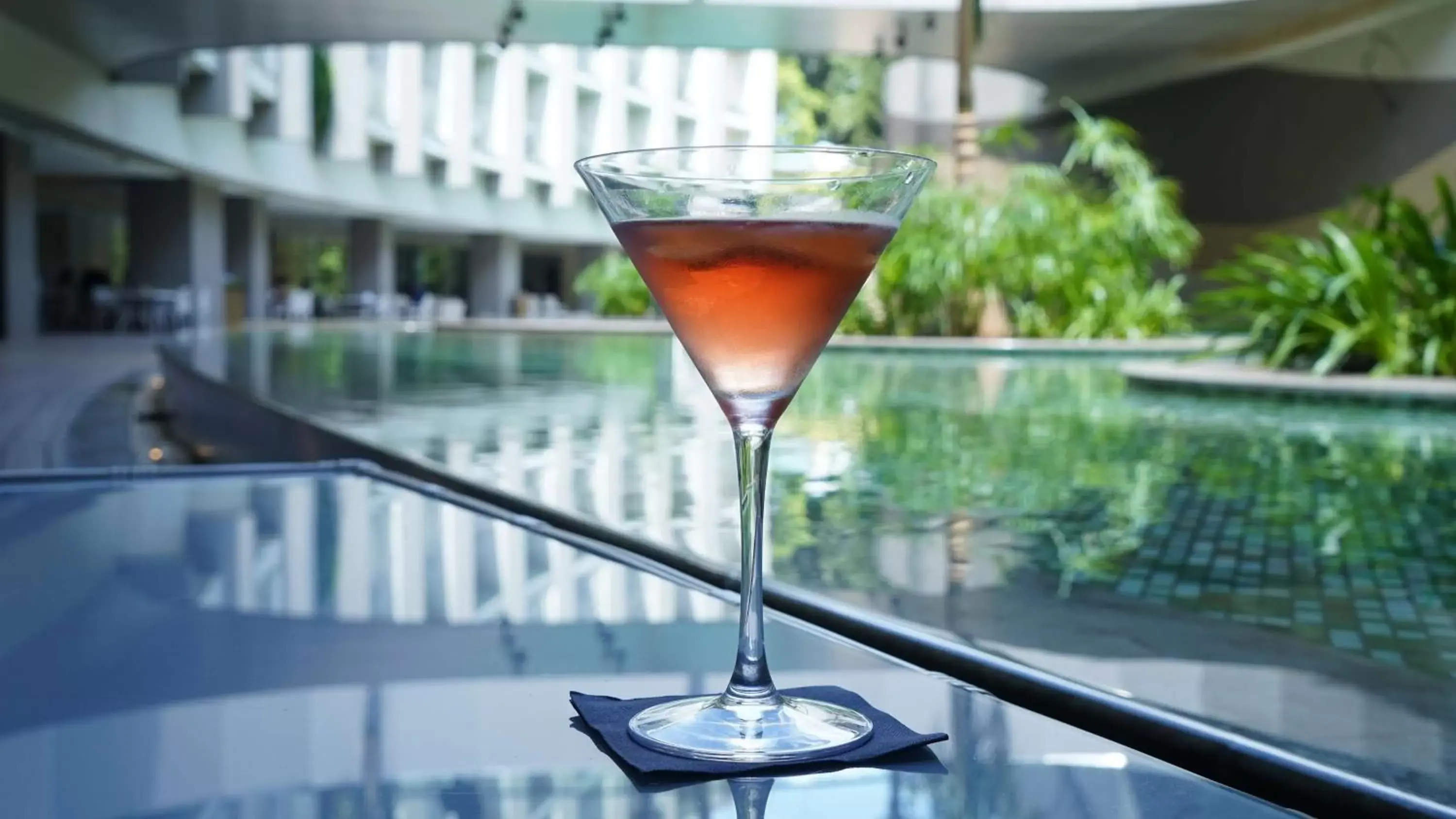 Lounge or bar, Swimming Pool in Radisson Blu Hotel & Residence Nairobi Arboretum