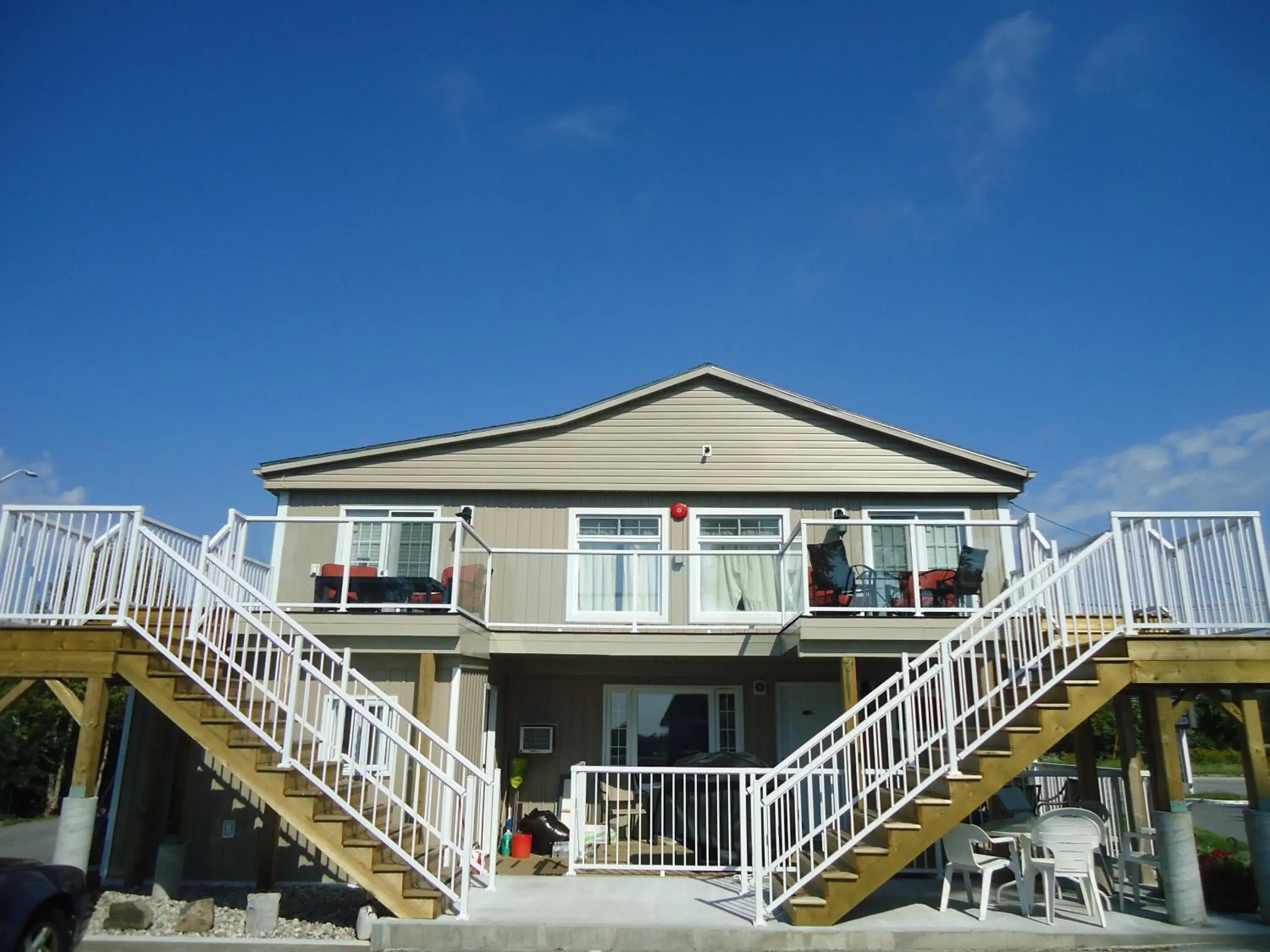 Facade/entrance, Property Building in Bayside Inn & Waterfront Suites