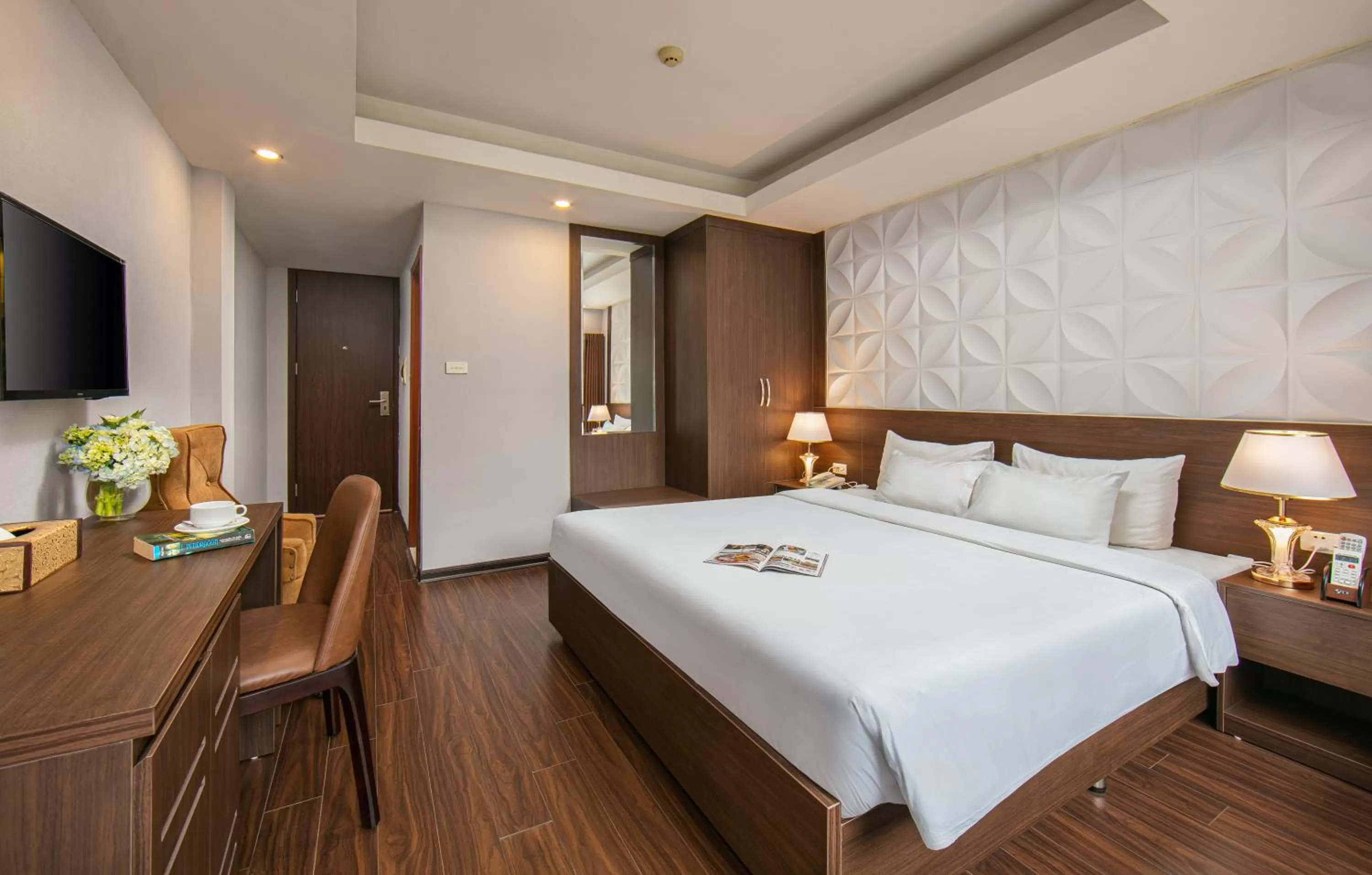 Photo of the whole room, Bed in Hanoi Diamond King Hotel & Travel