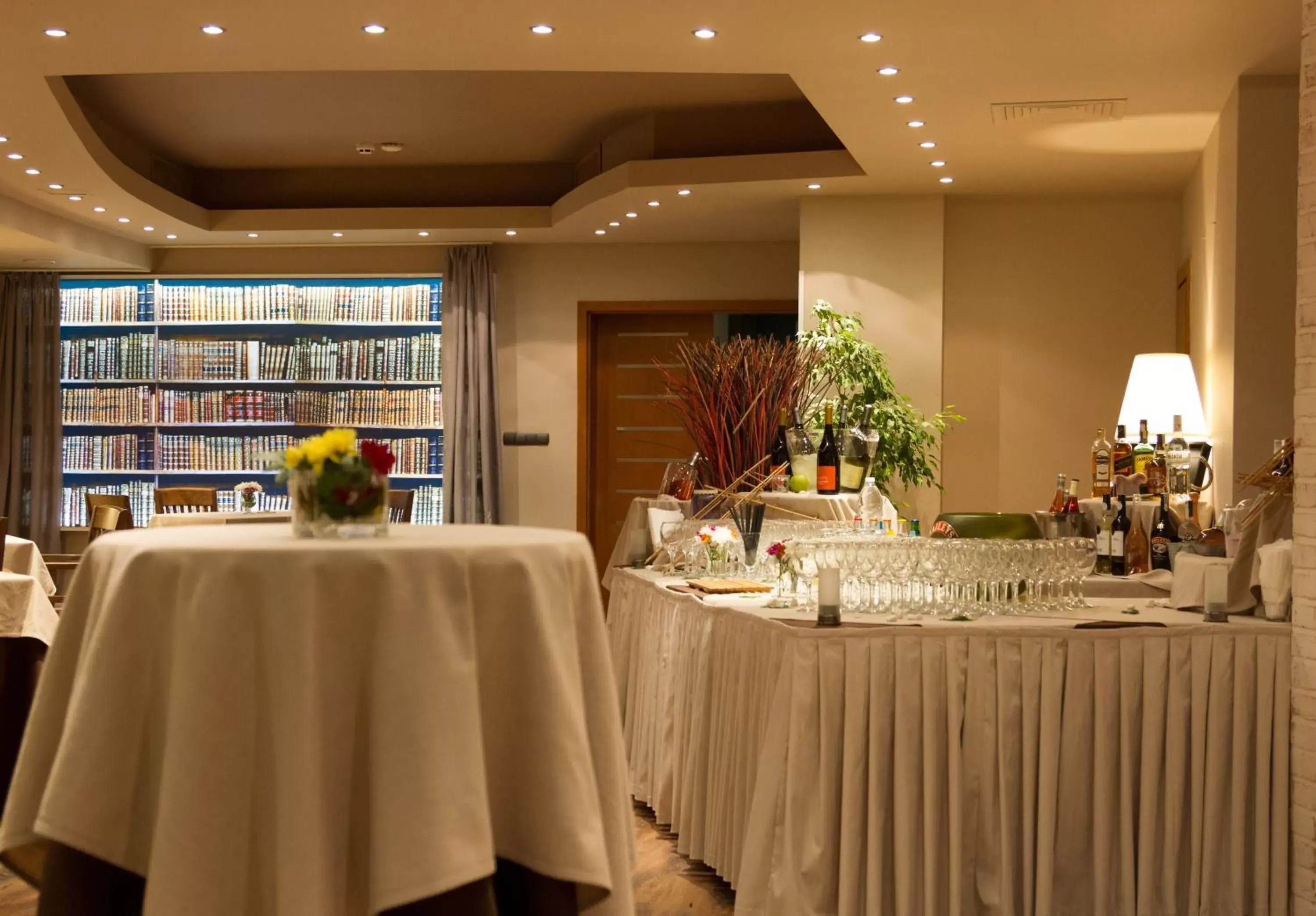 Restaurant/places to eat in Triada Hotel