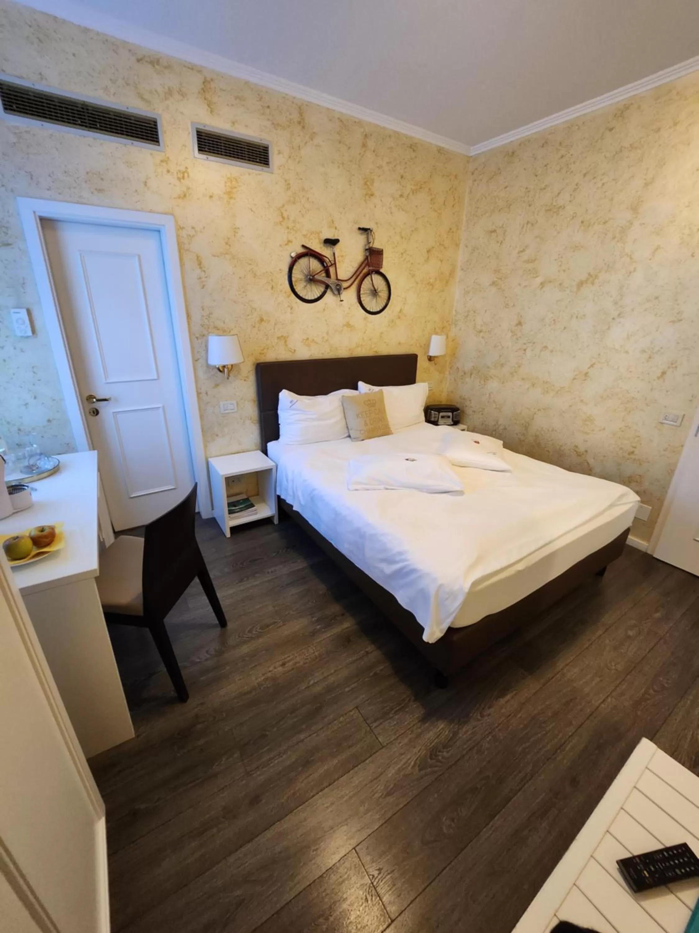 Photo of the whole room, Bed in Hotel Millennium