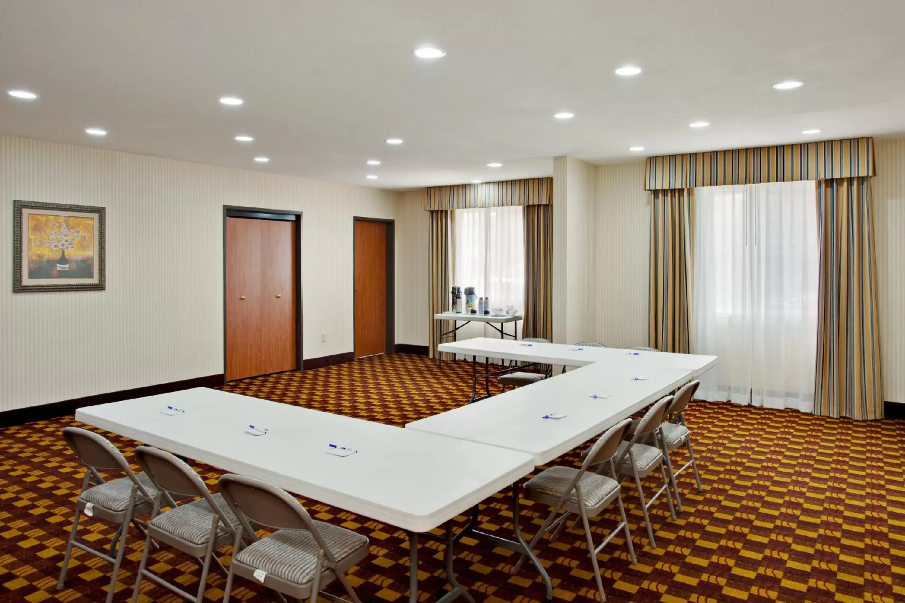 Meeting/conference room in Holiday Inn Express & Suites Jackson, an IHG Hotel