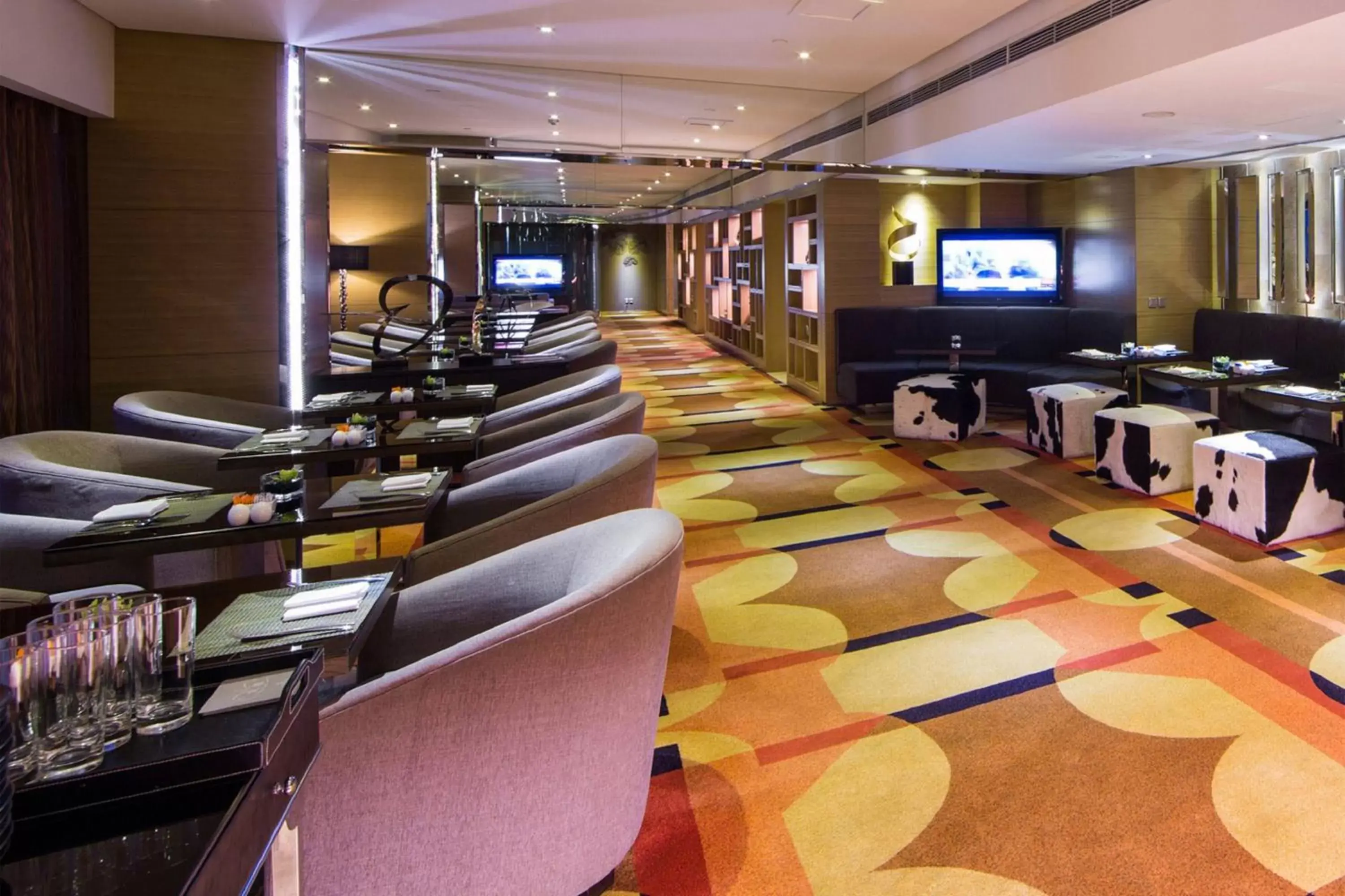 Lounge or bar, Restaurant/Places to Eat in Renaissance Chengdu Hotel