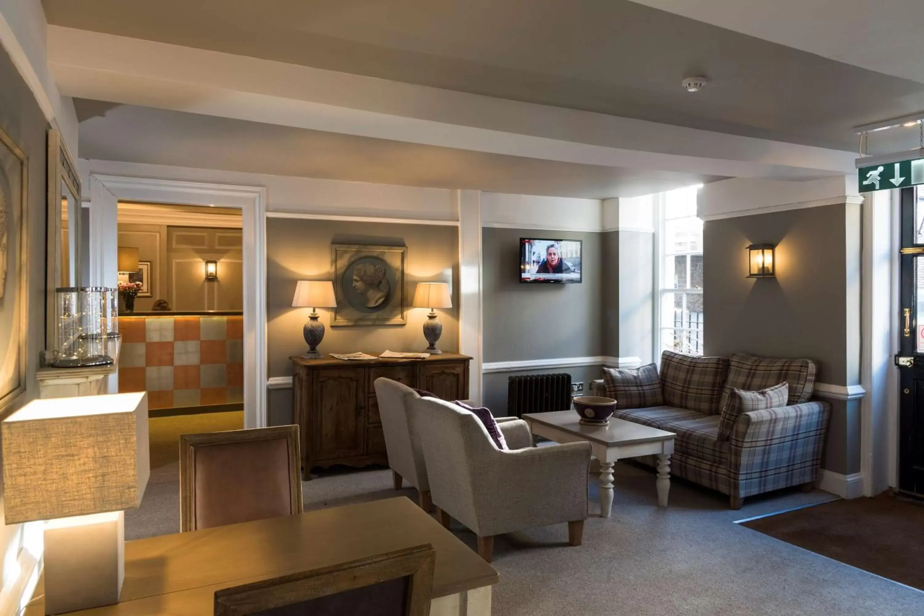 Lounge or bar, Seating Area in Best Western Wessex Royale Hotel Dorchester