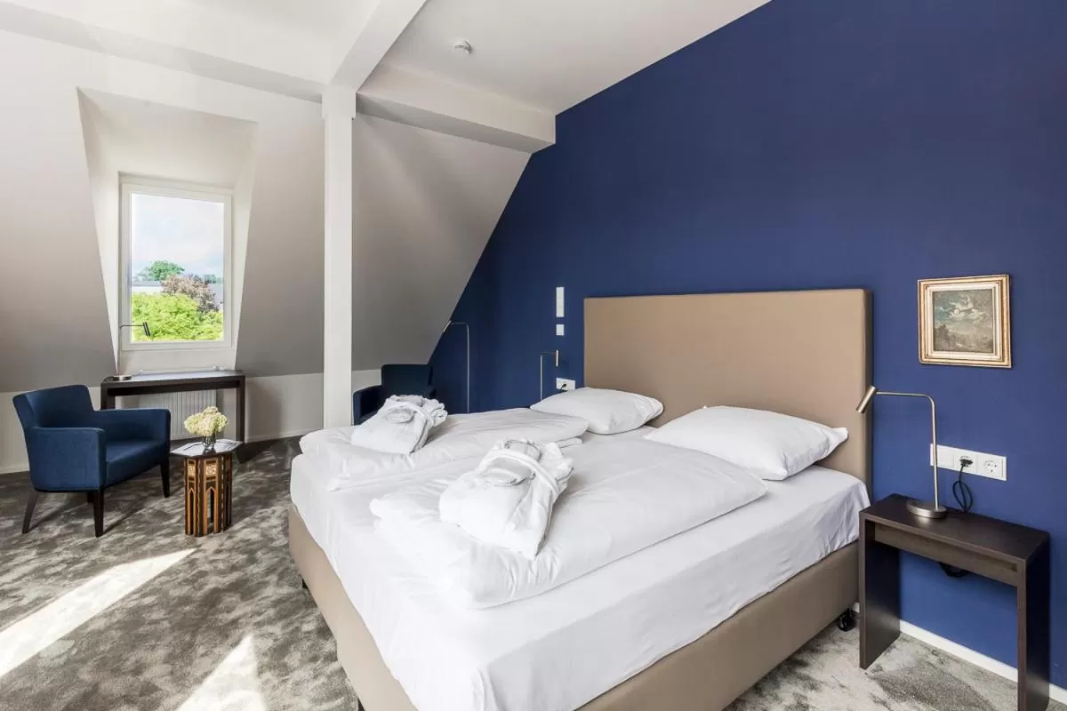 Seating area, Bed in Hotel Villa Grunewald