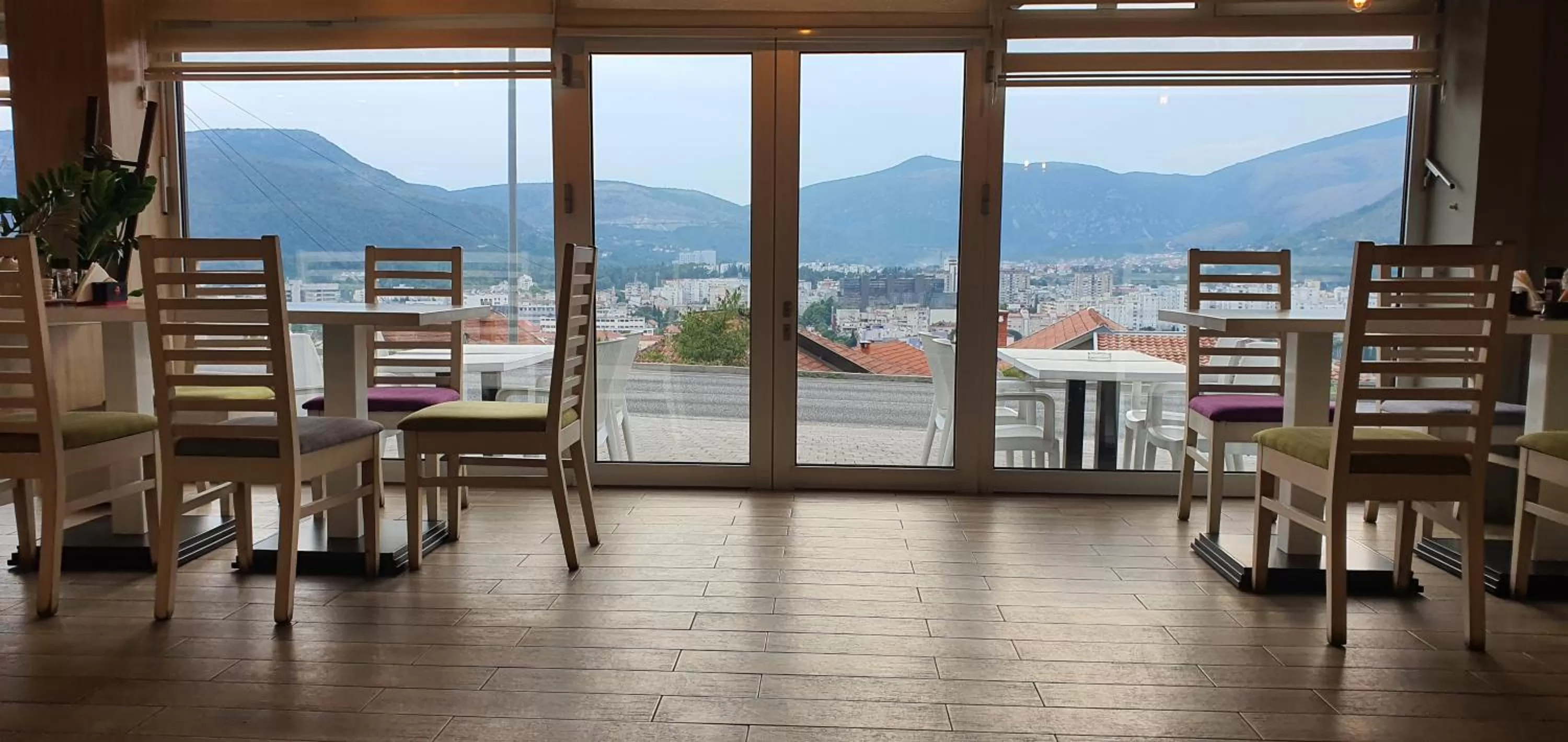 Restaurant/places to eat in Hotel Rivero A&S