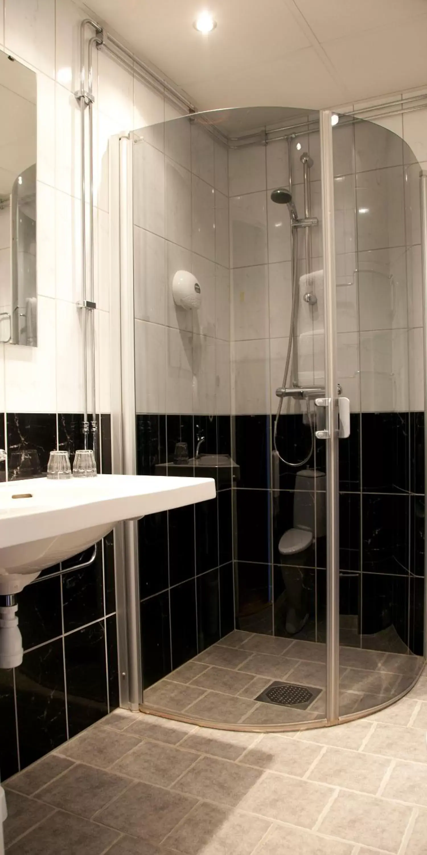 Shower, Bathroom in Best Western Hotell Ett