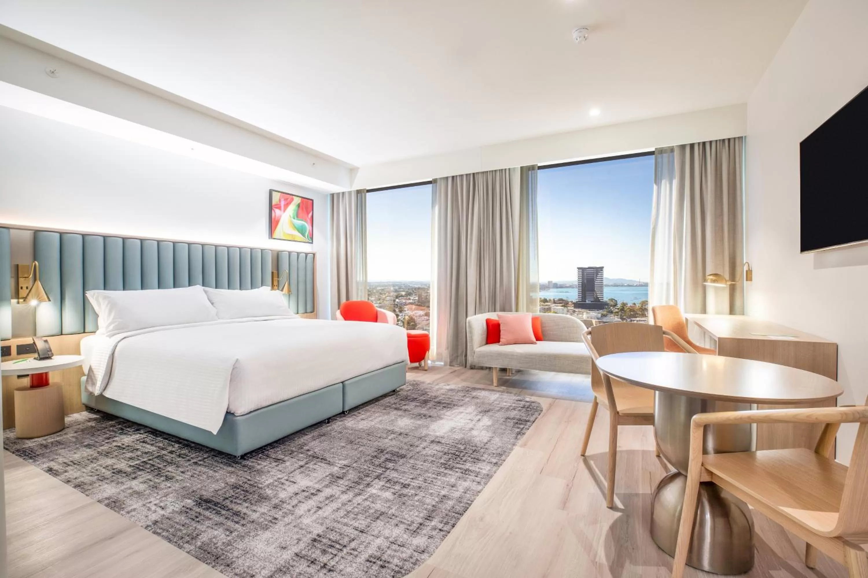 Photo of the whole room, Bed in Holiday Inn & Suites Geelong by IHG